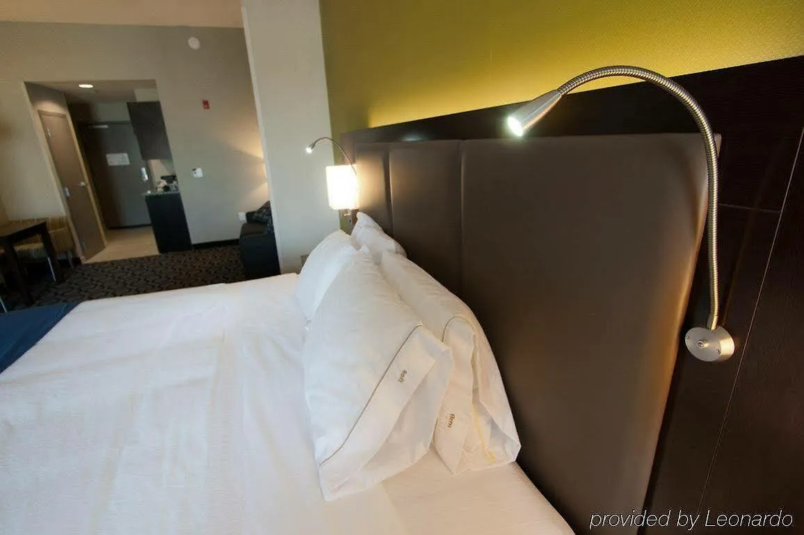 Holiday Express & Charleston Arpt-conv Ctr Area By Ihg Hotel 3*