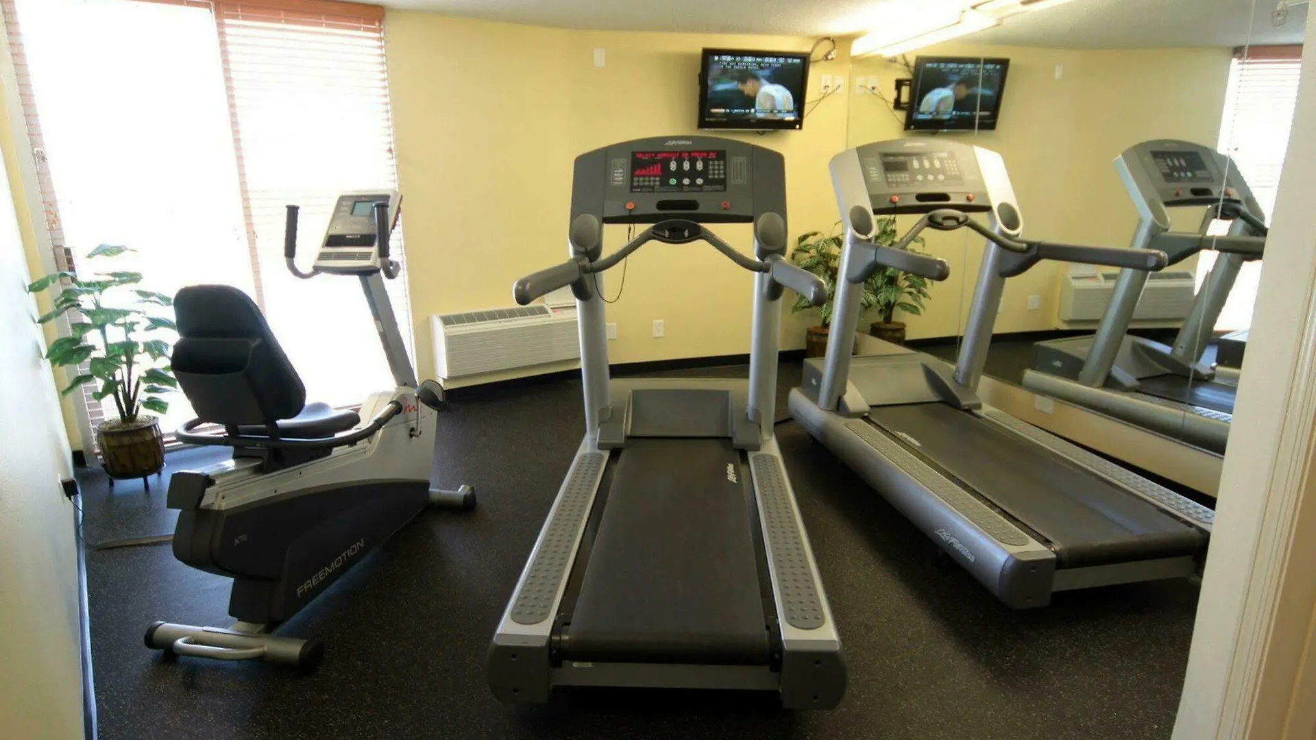 Hotel Charleston-riverview By Ihg 3*