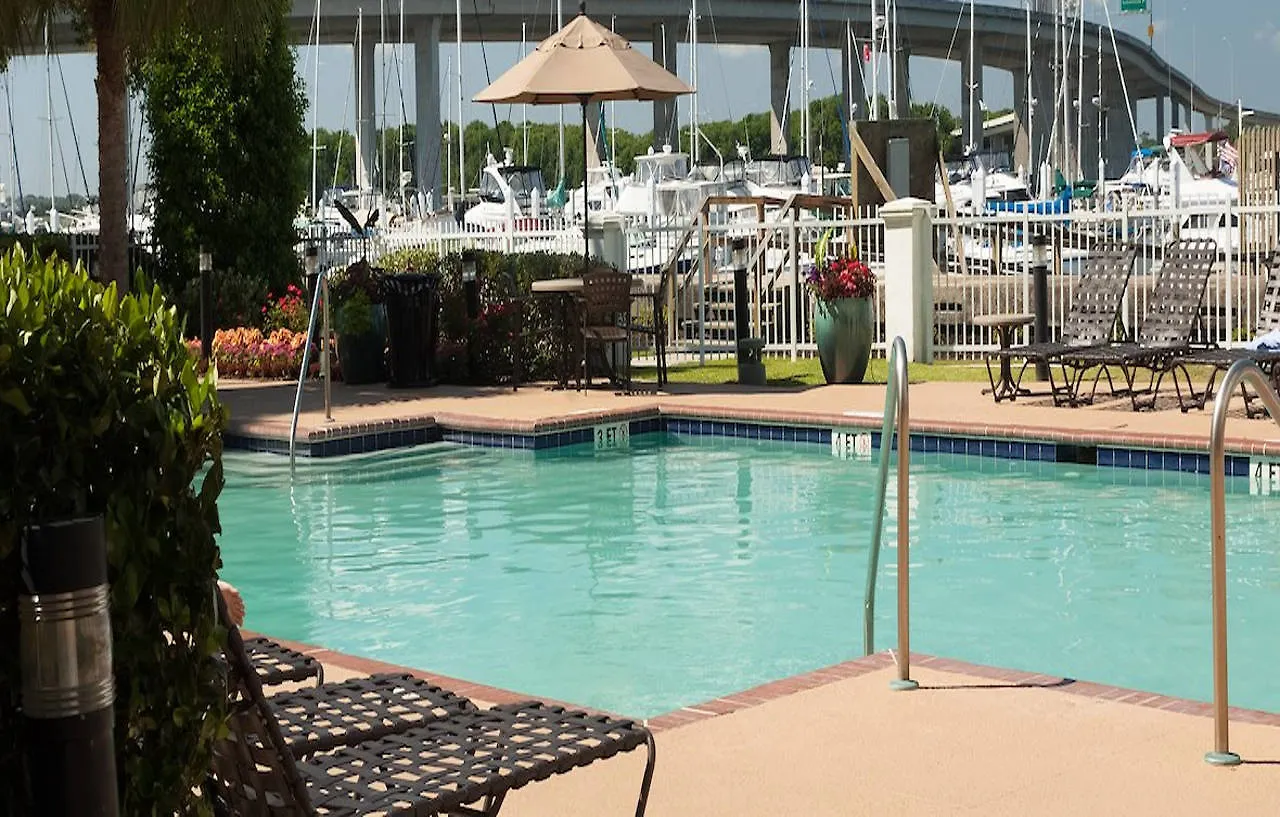 Courtyard Waterfront 3* Charleston