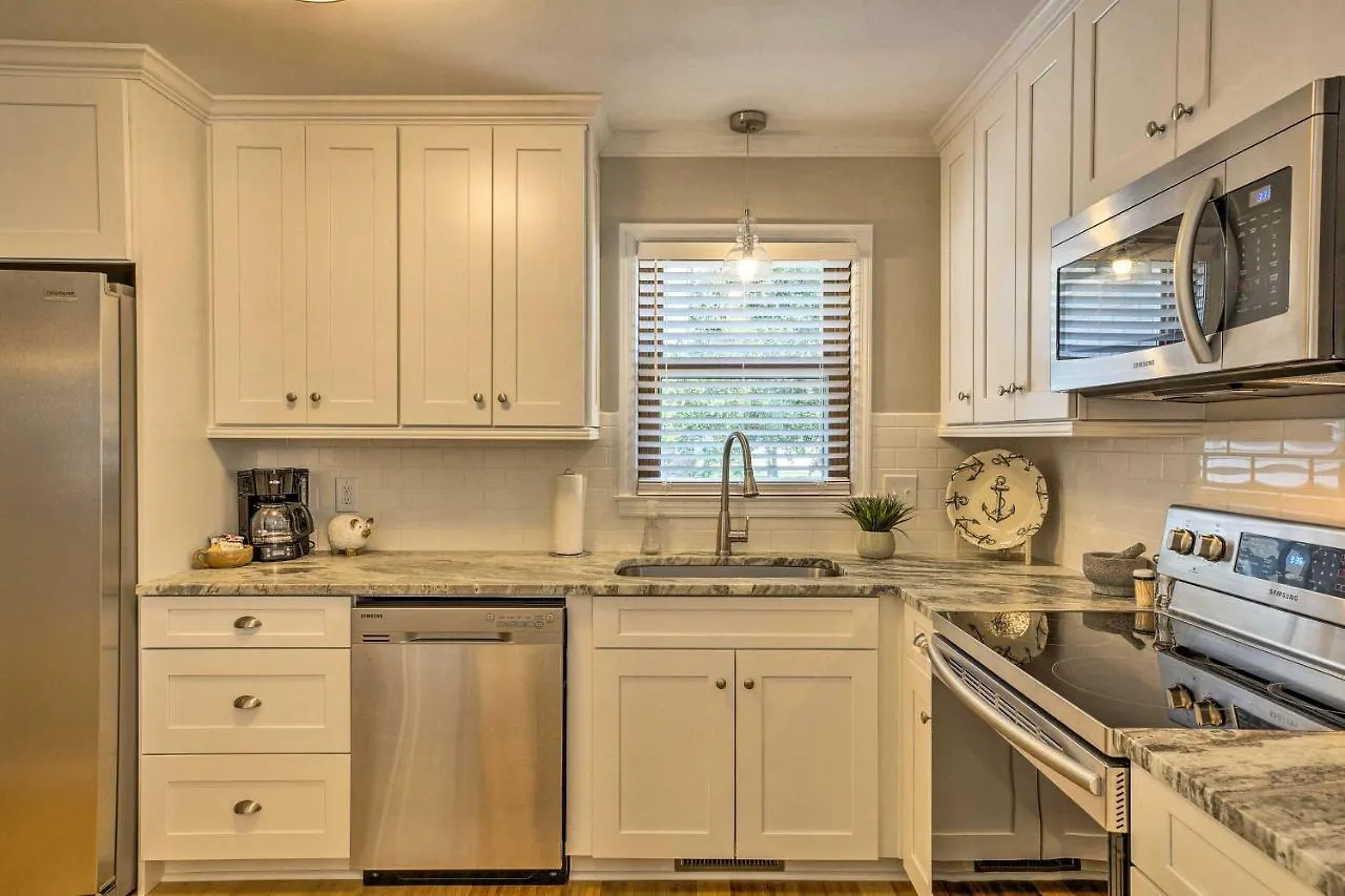 Modern Southern Comforts Near Holiday home