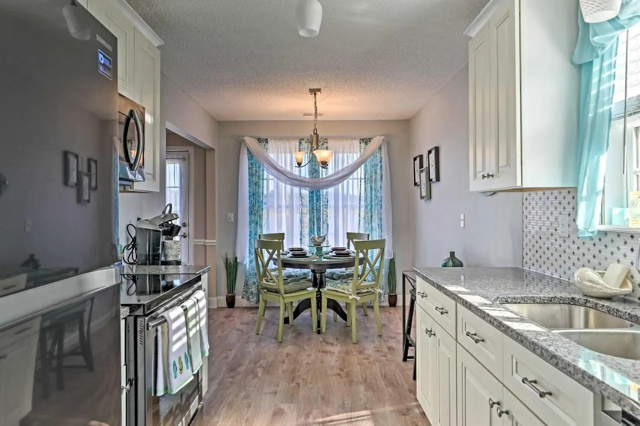 Beach-themed Retreat 10 Mi To Downtown Holiday home *