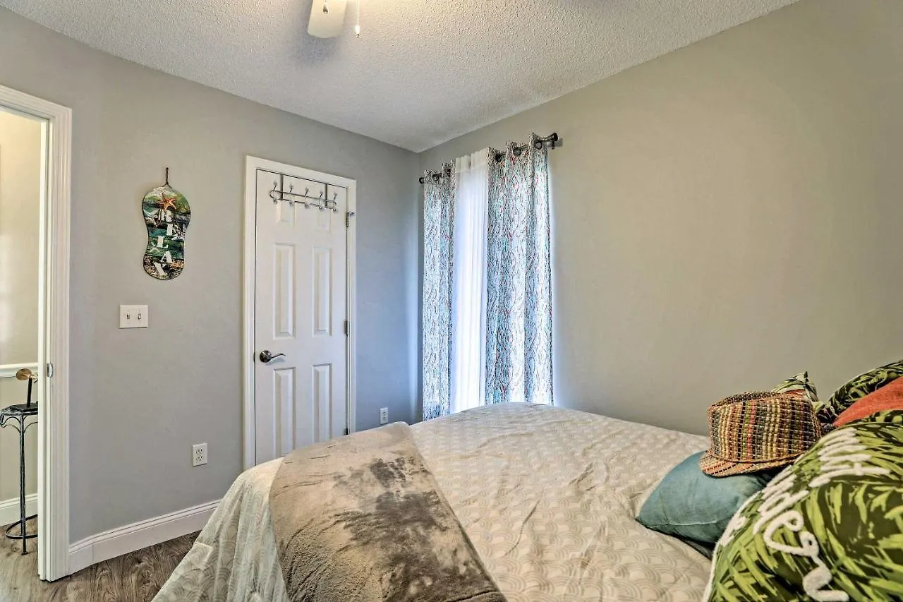 Beach-themed Retreat 10 Mi To Downtown Holiday home *