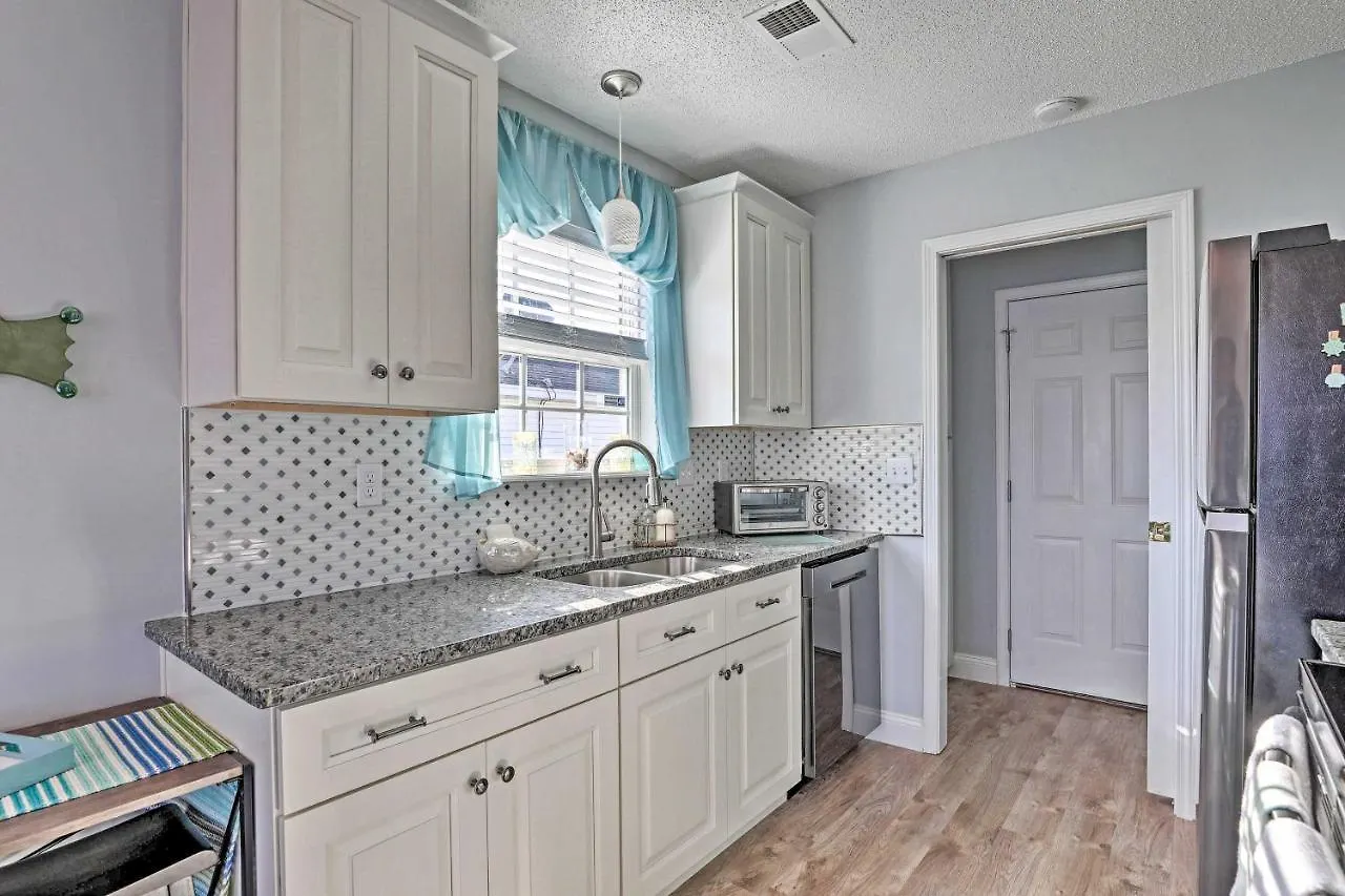 Beach-themed Retreat 10 Mi To Downtown Holiday home *