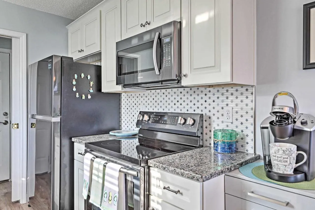 Beach-themed Retreat 10 Mi To Downtown Holiday home Charleston