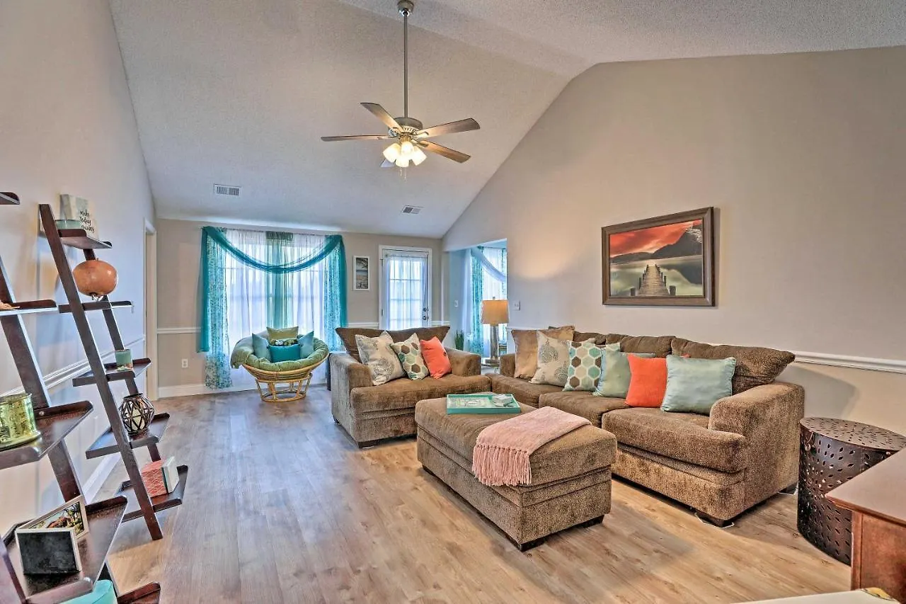 Holiday home Beach-themed Retreat 10 Mi To Downtown Charleston