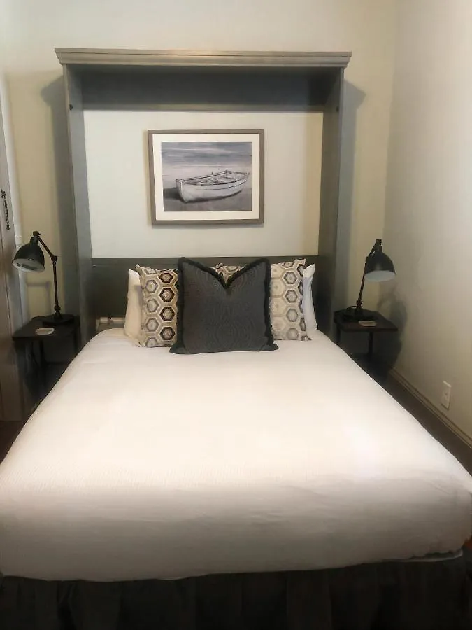 Daybed With Trundle In The Beautiful Ashley Inn 4 Blocks From King St