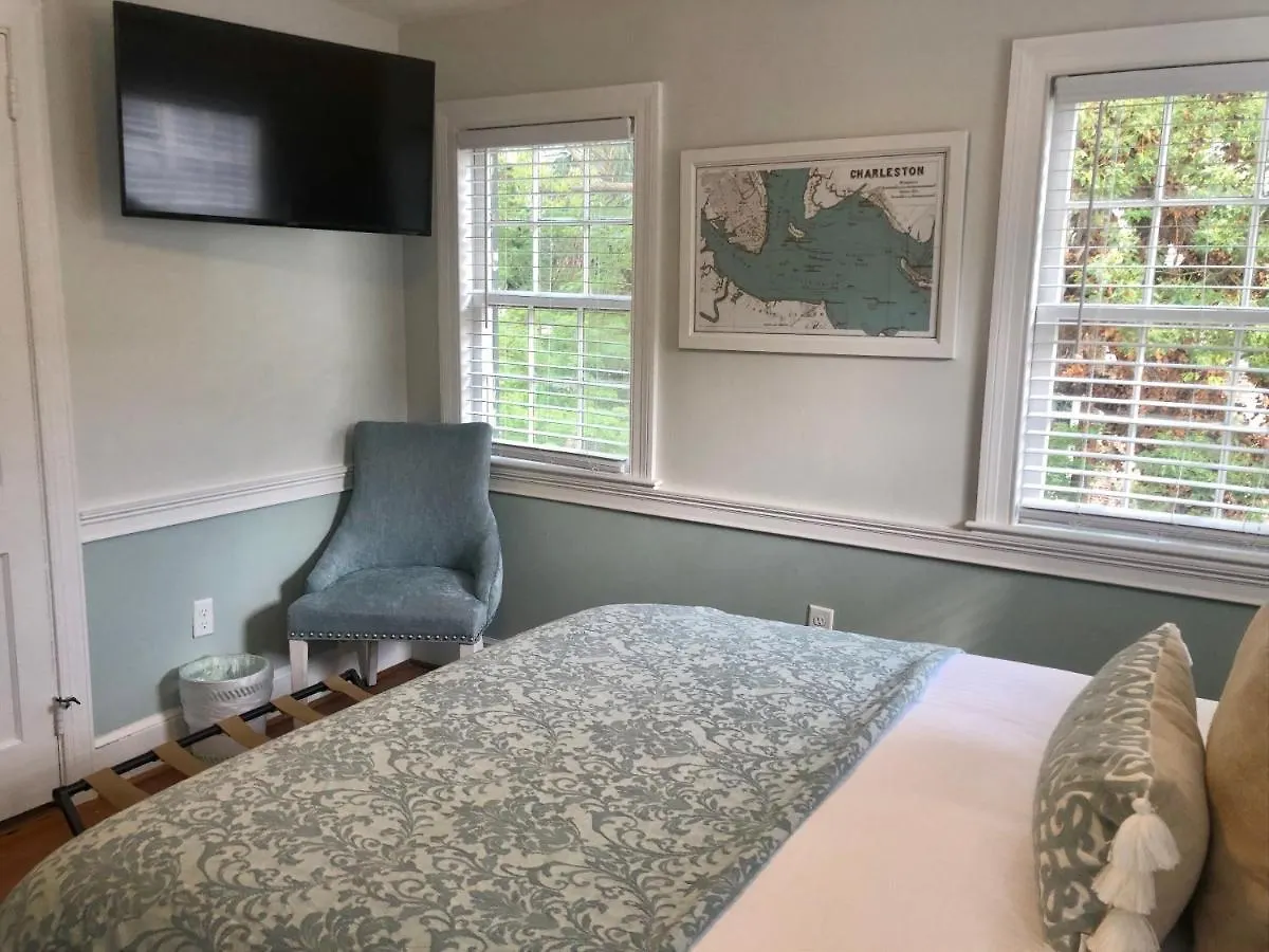 Inn Daybed With Trundle In The Beautiful Ashley Inn 4 Blocks From King St