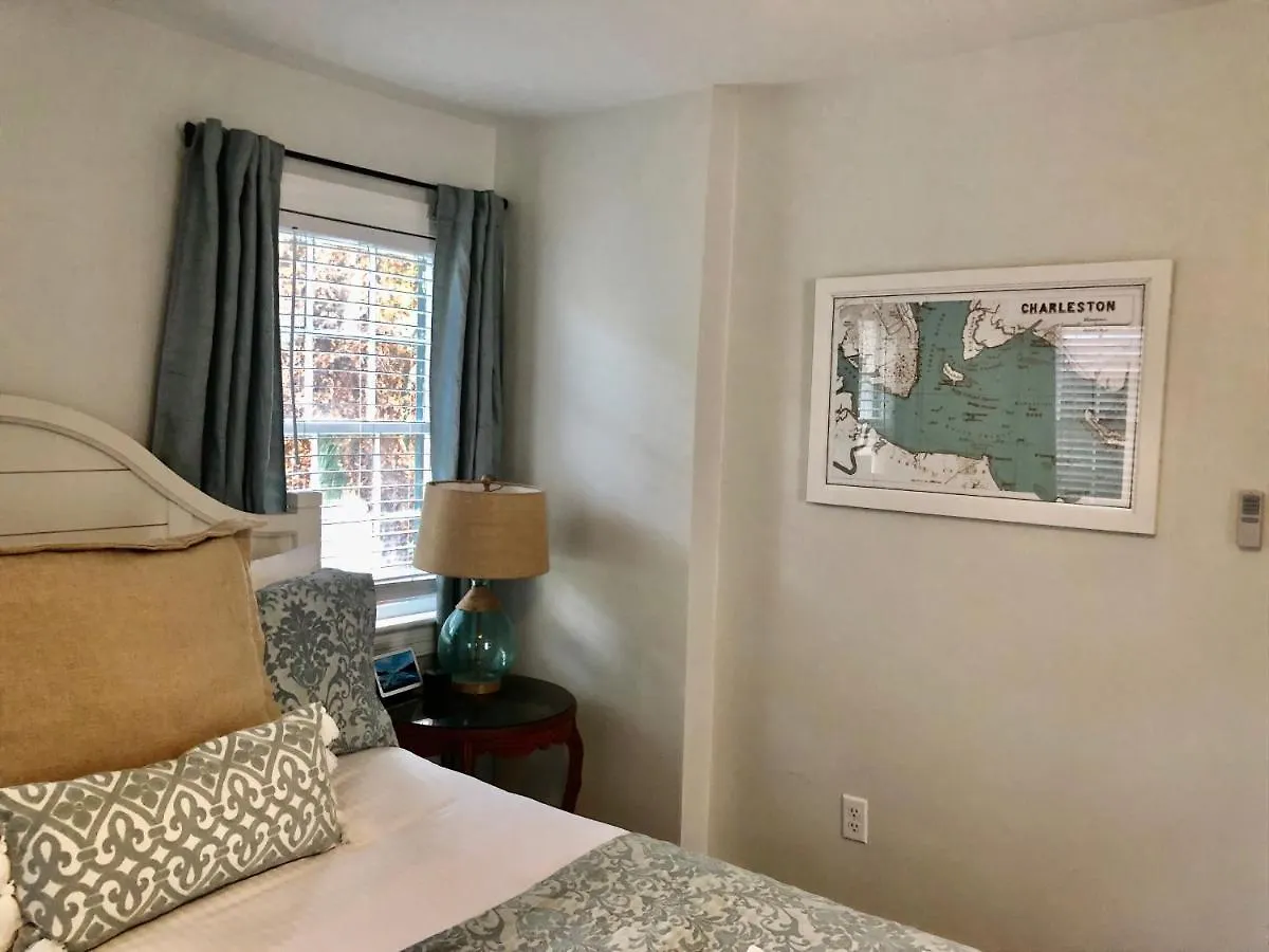 Daybed With Trundle In The Beautiful Ashley Inn 4 Blocks From King St Inn 3*