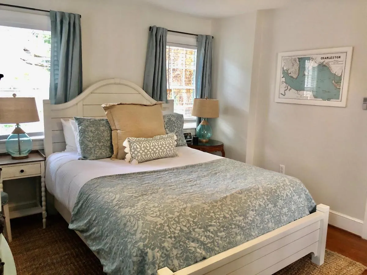Inn Daybed With Trundle In The Beautiful Ashley Inn 4 Blocks From King St 3*