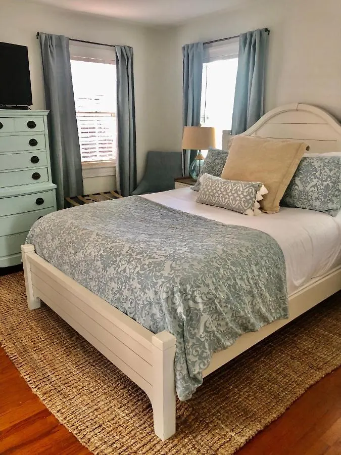 Inn Daybed With Trundle In The Beautiful Ashley Inn 4 Blocks From King St