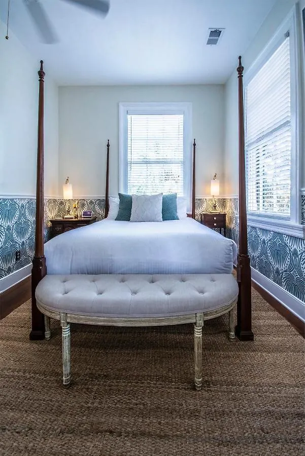 Inn Daybed With Trundle In The Beautiful Ashley Inn 4 Blocks From King St Charleston