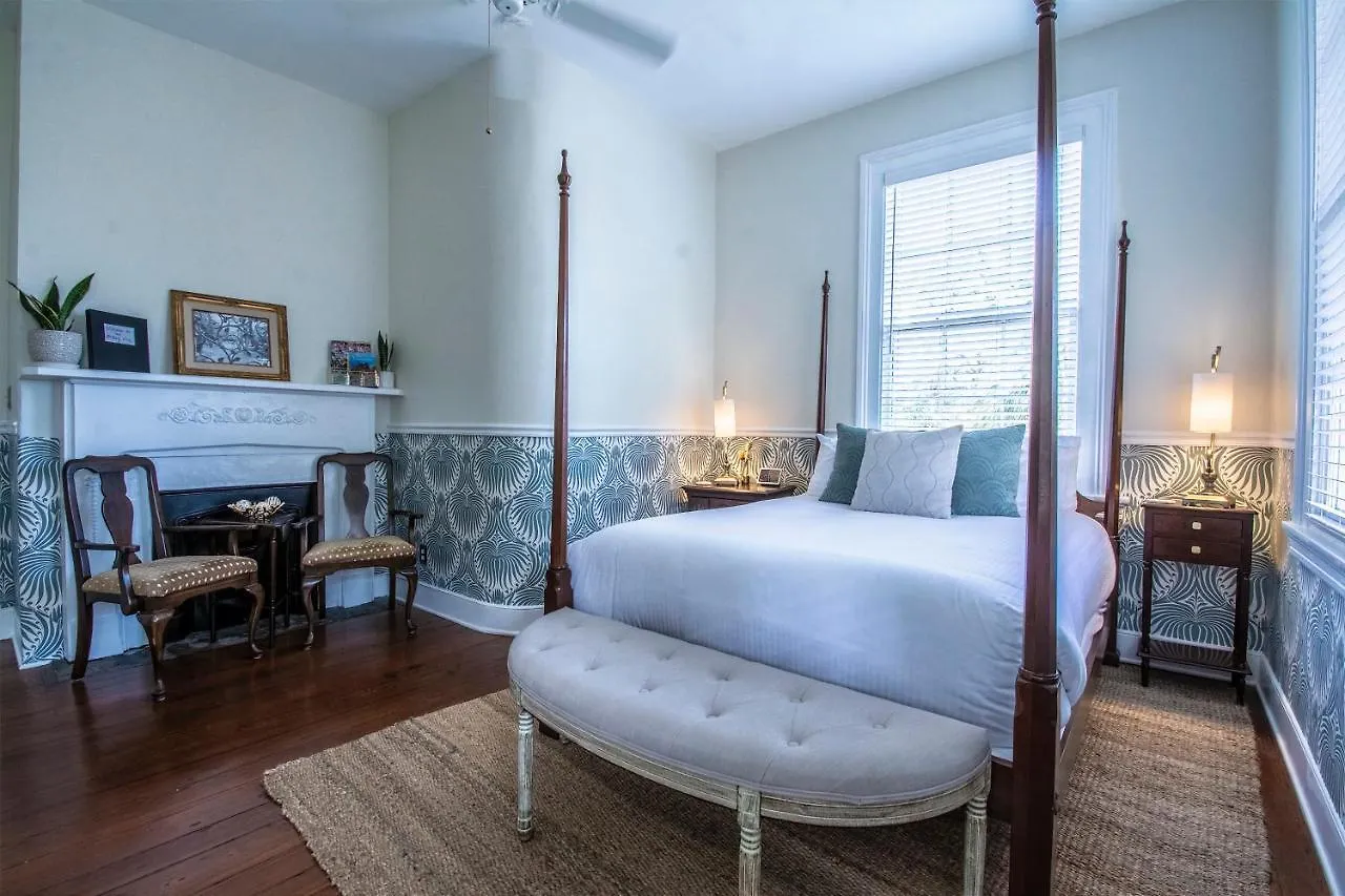 Inn Daybed With Trundle In The Beautiful Ashley Inn 4 Blocks From King St Charleston