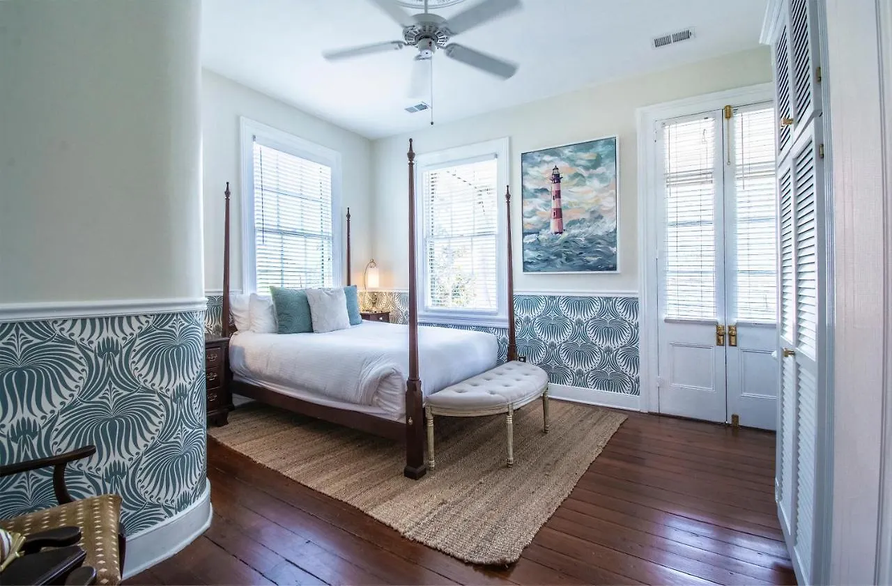 Daybed With Trundle In The Beautiful Ashley Inn 4 Blocks From King St Inn