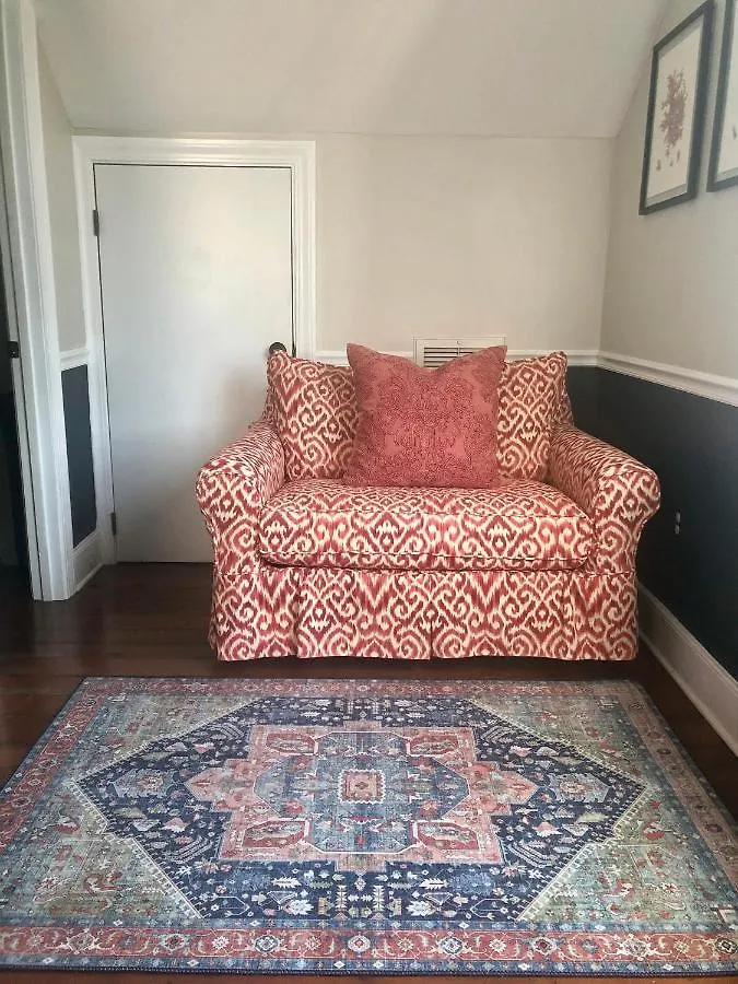 Daybed With Trundle In The Beautiful Ashley Inn 4 Blocks From King St