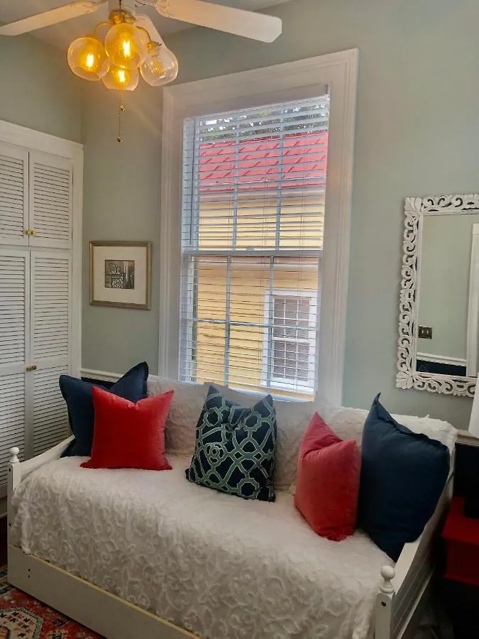 Daybed With Trundle In The Beautiful Ashley Inn 4 Blocks From King St Inn 3*