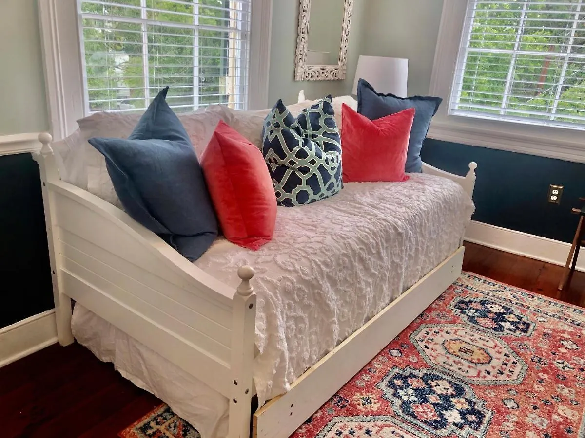 Daybed With Trundle In The Beautiful Ashley Inn 4 Blocks From King St Inn Charleston