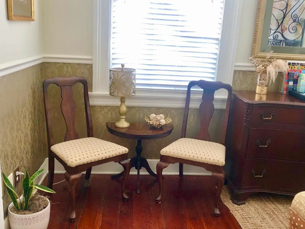 Inn Daybed With Trundle In The Beautiful Ashley Inn 4 Blocks From King St 3*