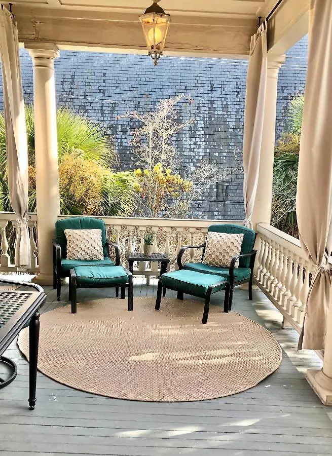 Inn Daybed With Trundle In The Beautiful Ashley Inn 4 Blocks From King St 3*