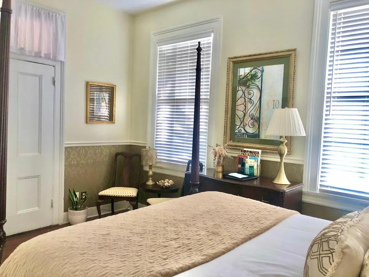 Daybed With Trundle In The Beautiful Ashley Inn 4 Blocks From King St Charleston