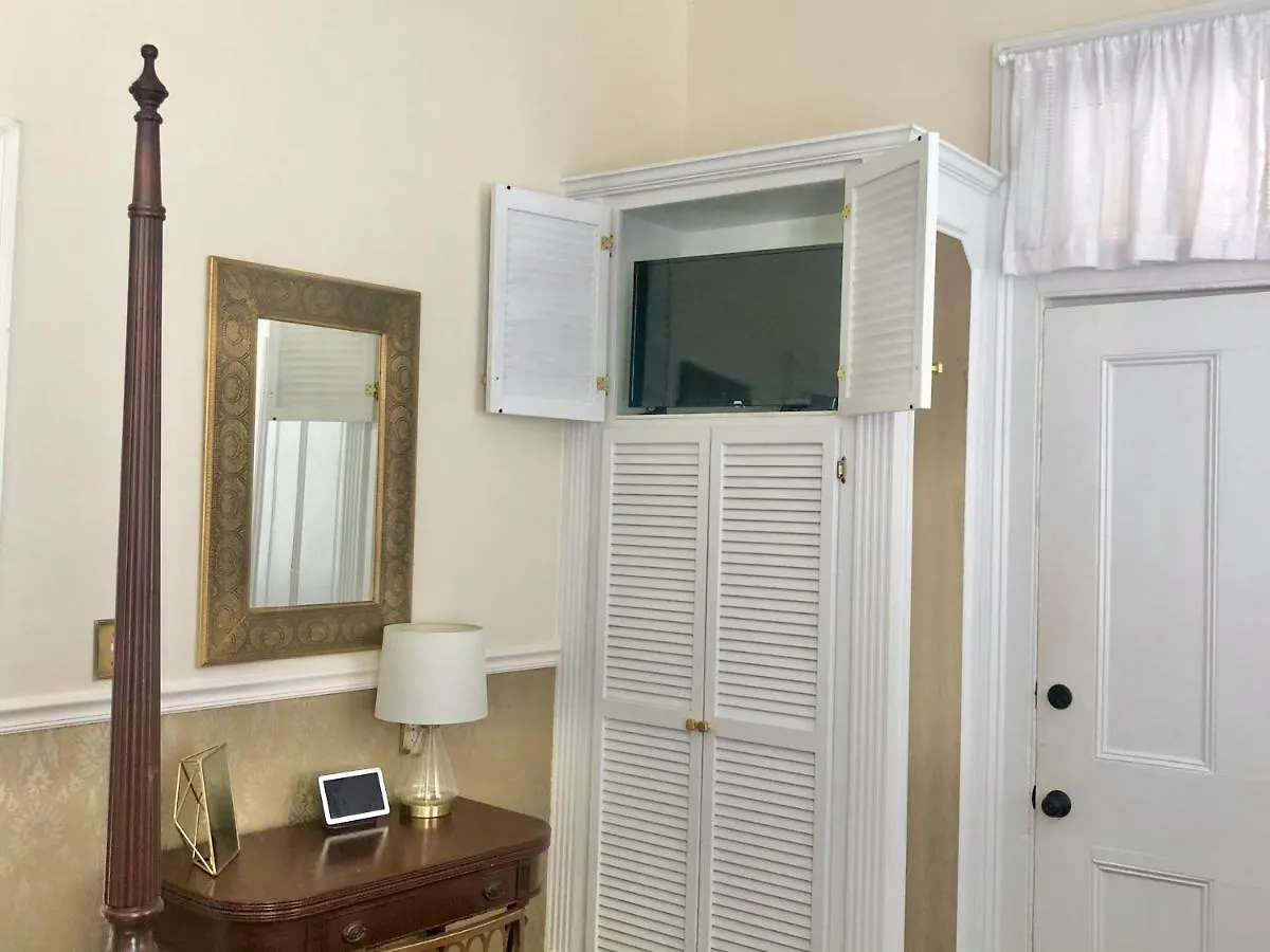 Daybed With Trundle In The Beautiful Ashley Inn 4 Blocks From King St Inn