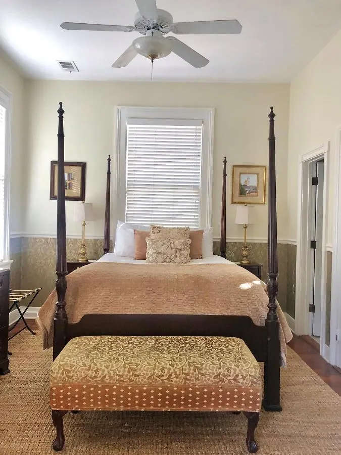 Inn Daybed With Trundle In The Beautiful Ashley Inn 4 Blocks From King St 3*