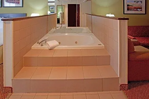 Hotel Express & Charleston-ashley Phosphate By Ihg North Charleston