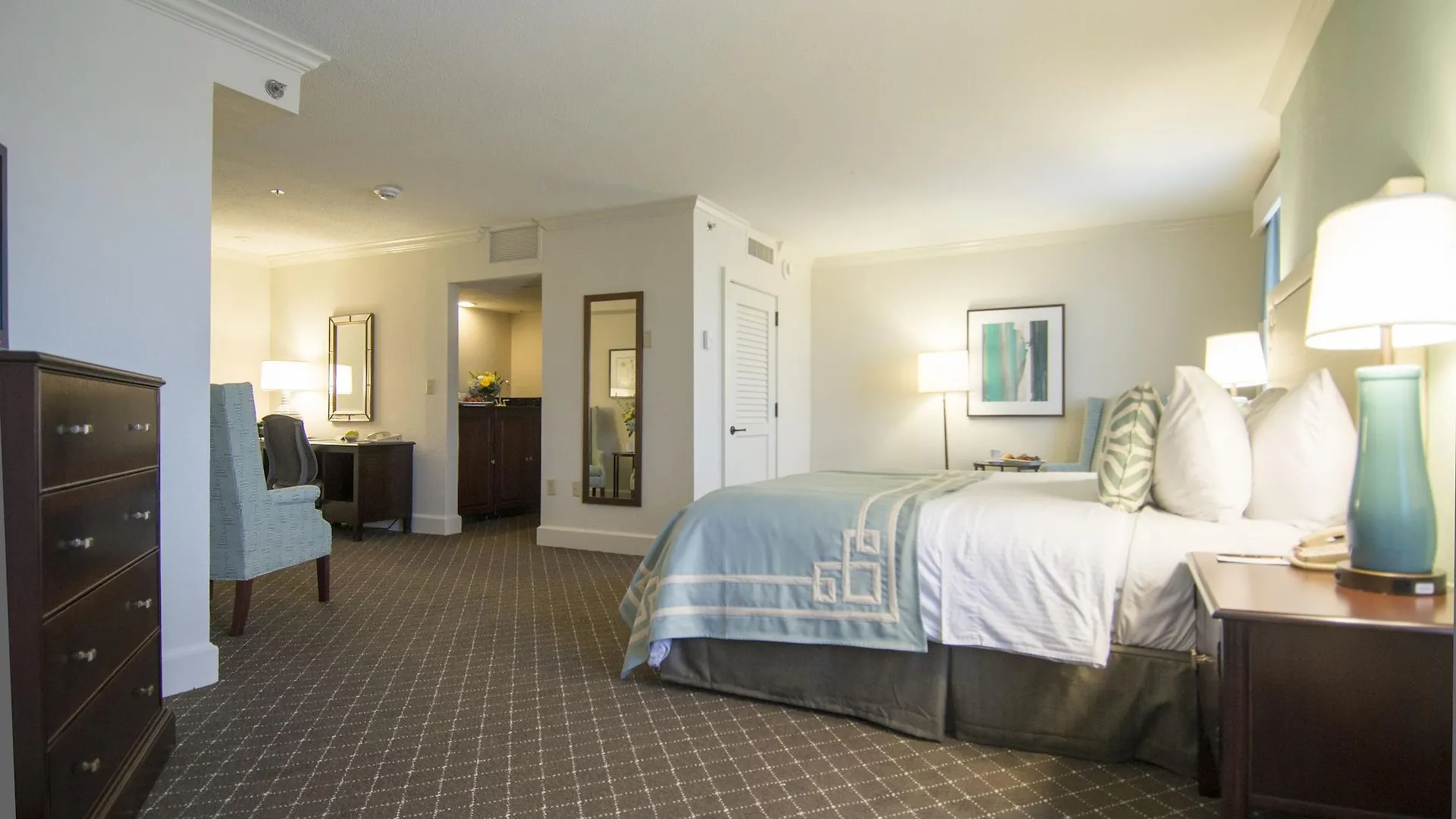 Mills House Charleston, Curio Collection By Hilton