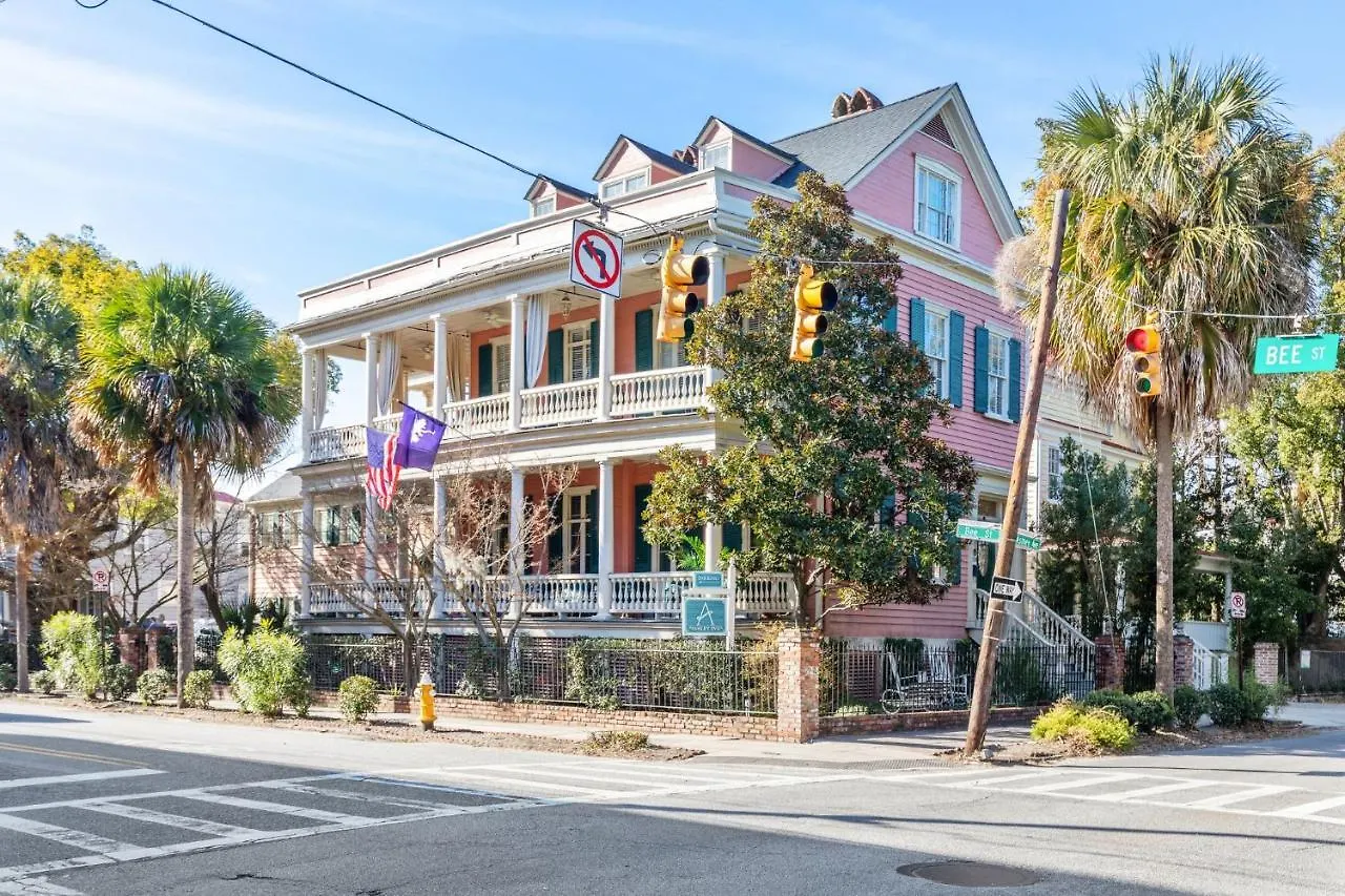 Daybed With Trundle In The Beautiful Ashley Inn 4 Blocks From King St Inn Charleston