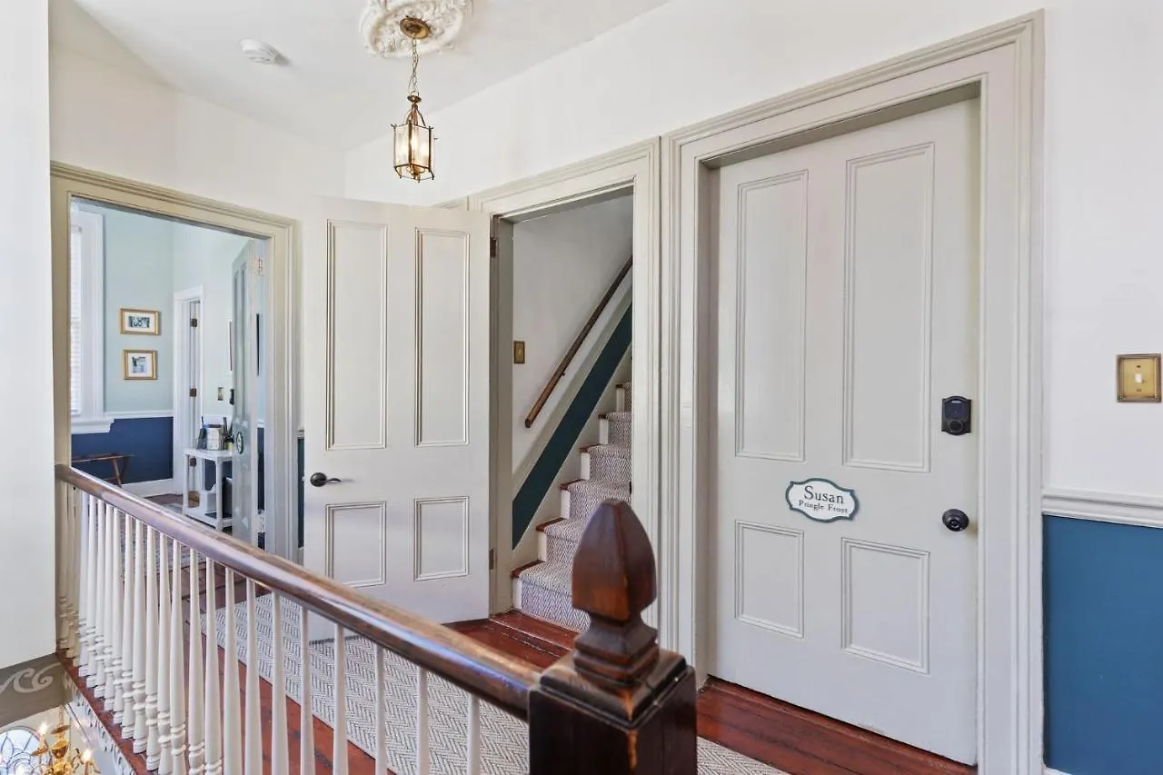 Daybed With Trundle In The Beautiful Ashley Inn 4 Blocks From King St Charleston