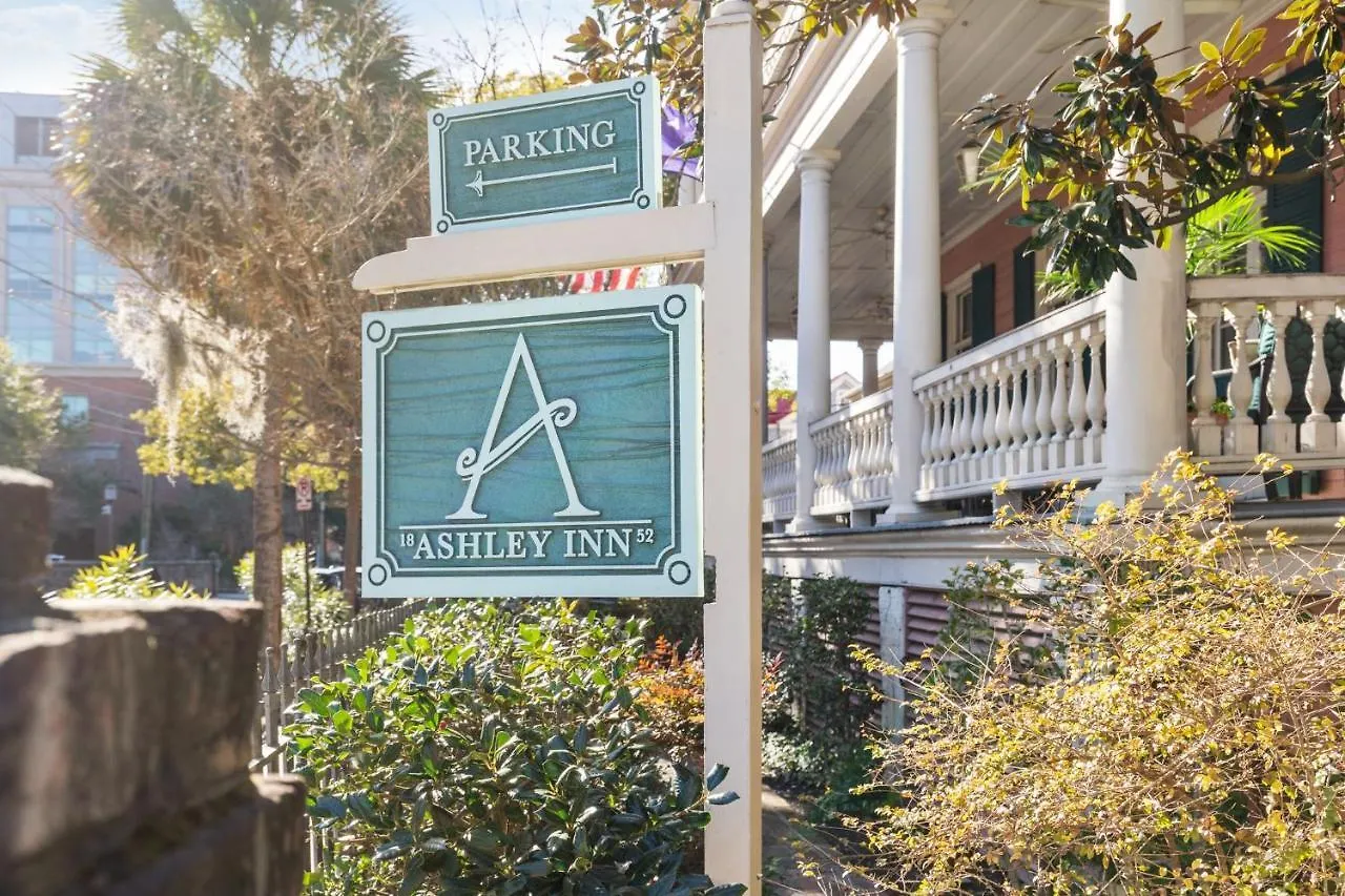 Inn Daybed With Trundle In The Beautiful Ashley Inn 4 Blocks From King St Charleston