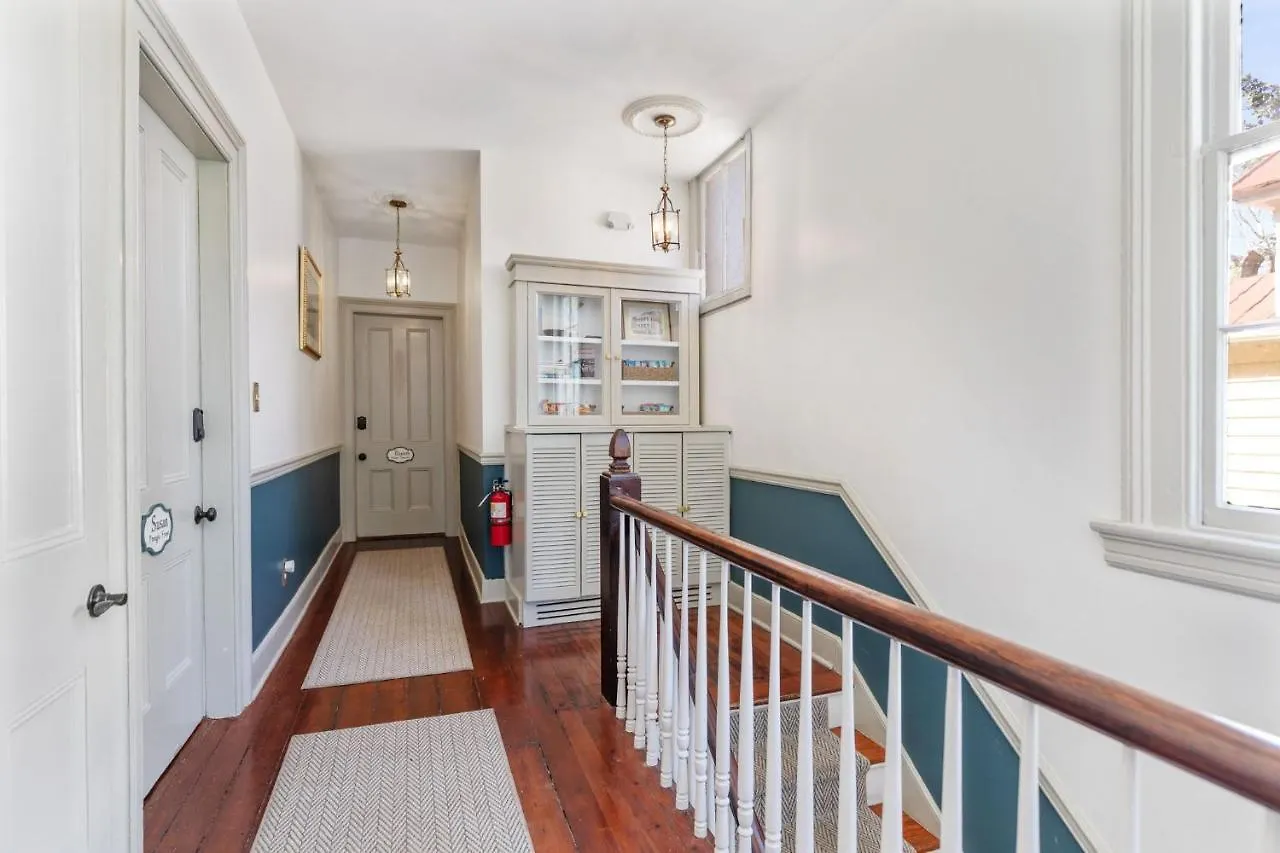 Inn Daybed With Trundle In The Beautiful Ashley Inn 4 Blocks From King St Charleston