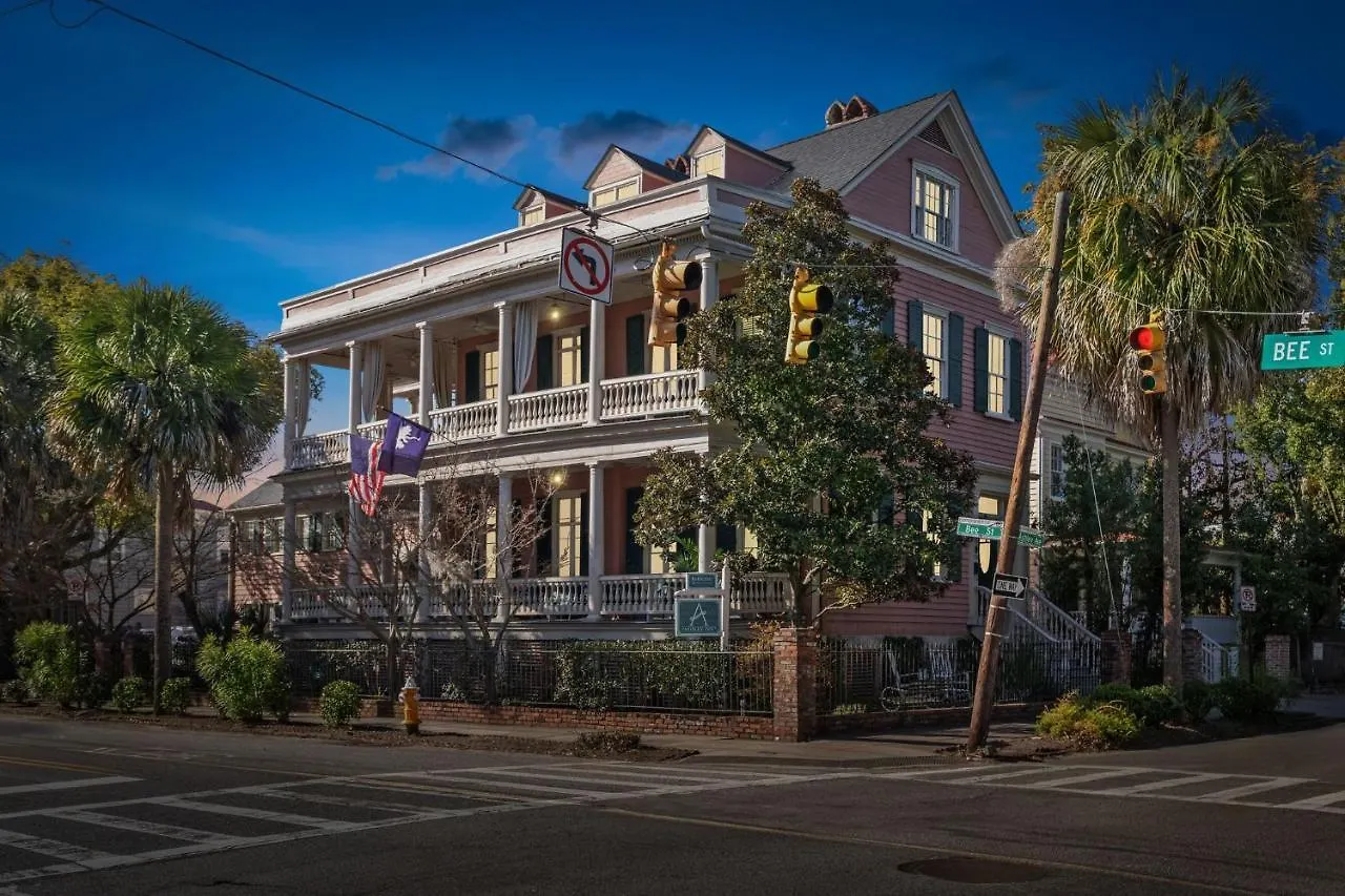 Daybed With Trundle In The Beautiful Ashley Inn 4 Blocks From King St Inn Charleston