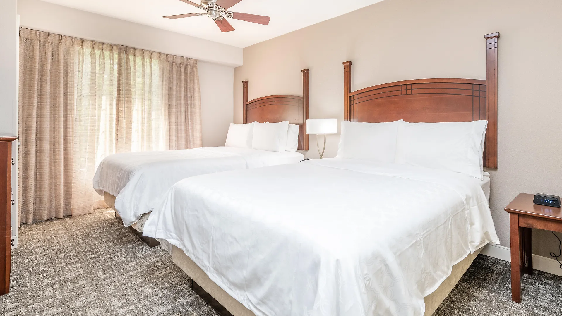 מלון Staybridge By Ihg 3*