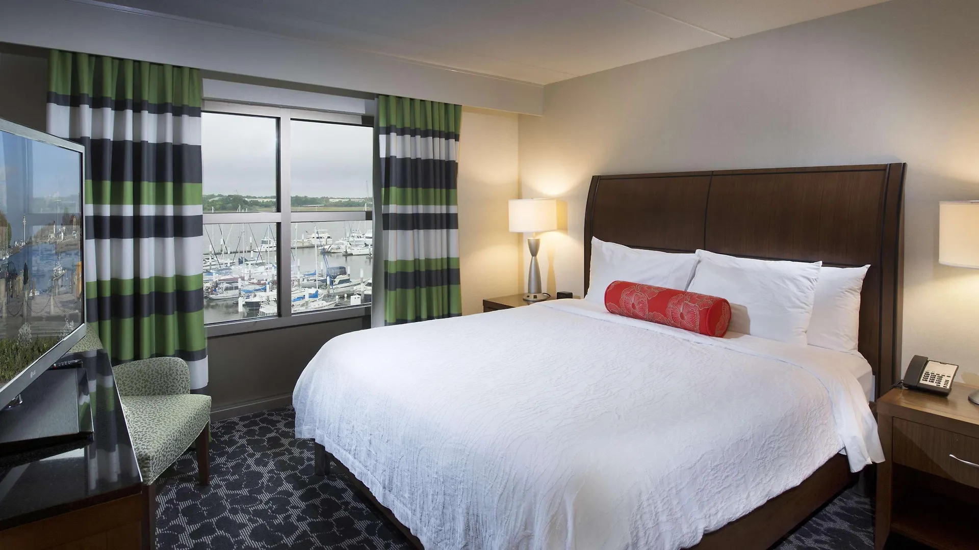Hotel Hilton Garden Waterfront/downtown 3*