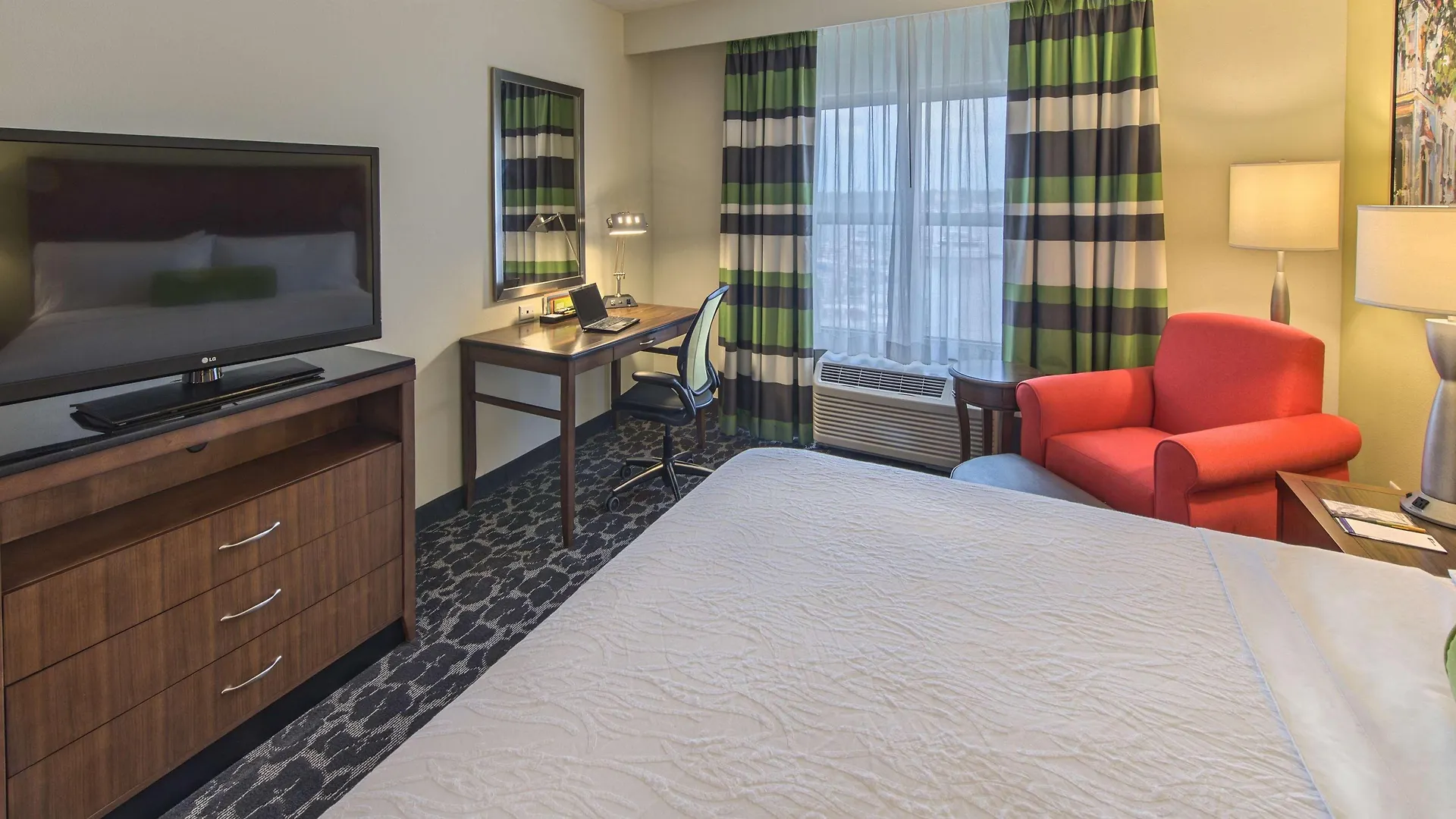 Hilton Garden Waterfront/downtown