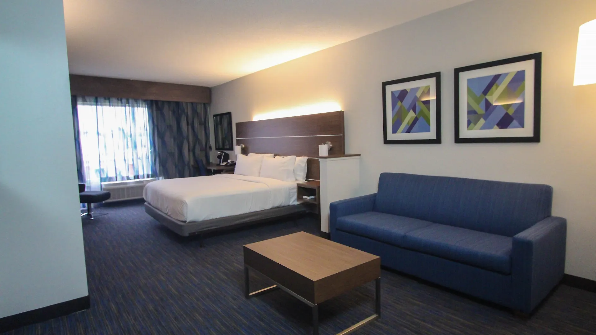 Express & Charleston - North By Ihg 2*