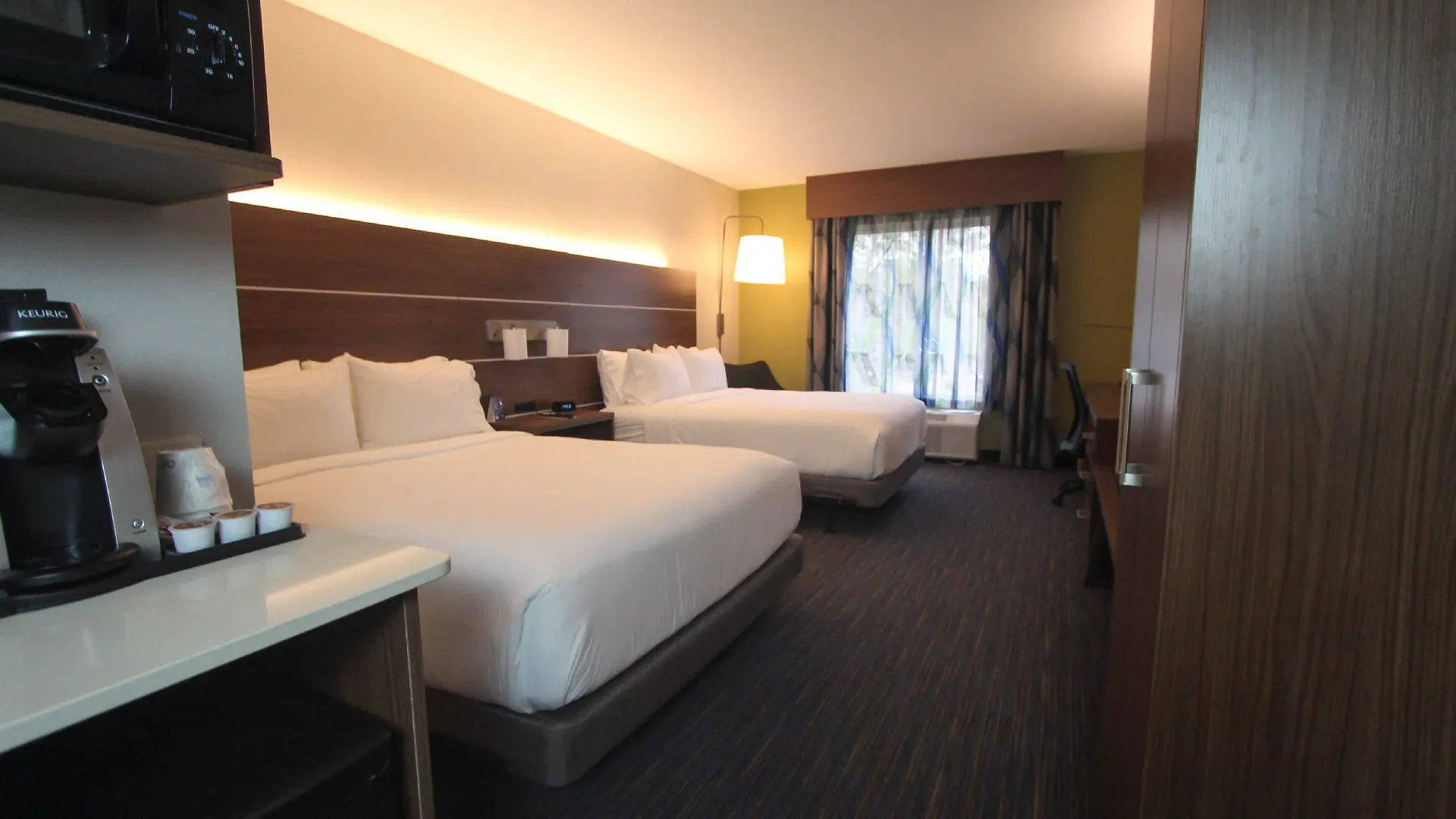 Express & Charleston - North By Ihg 2*