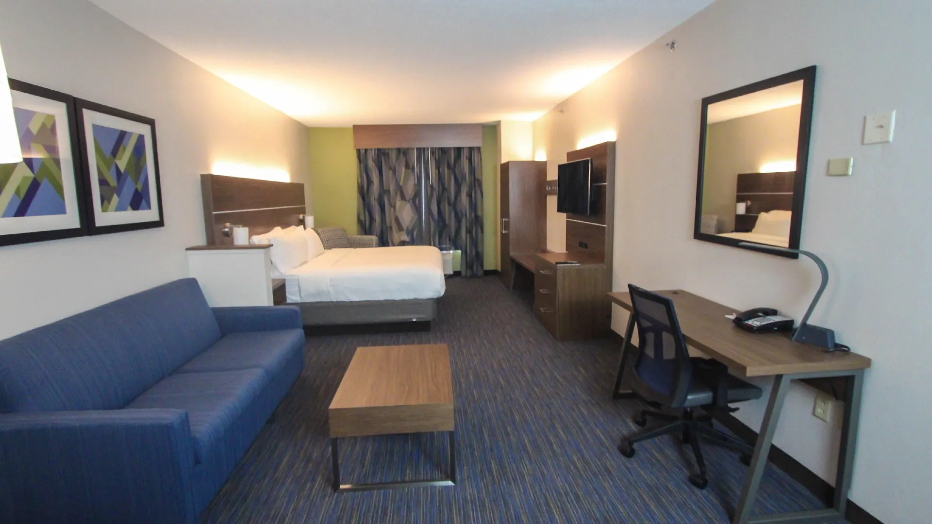 Express & Charleston - North By Ihg 2*