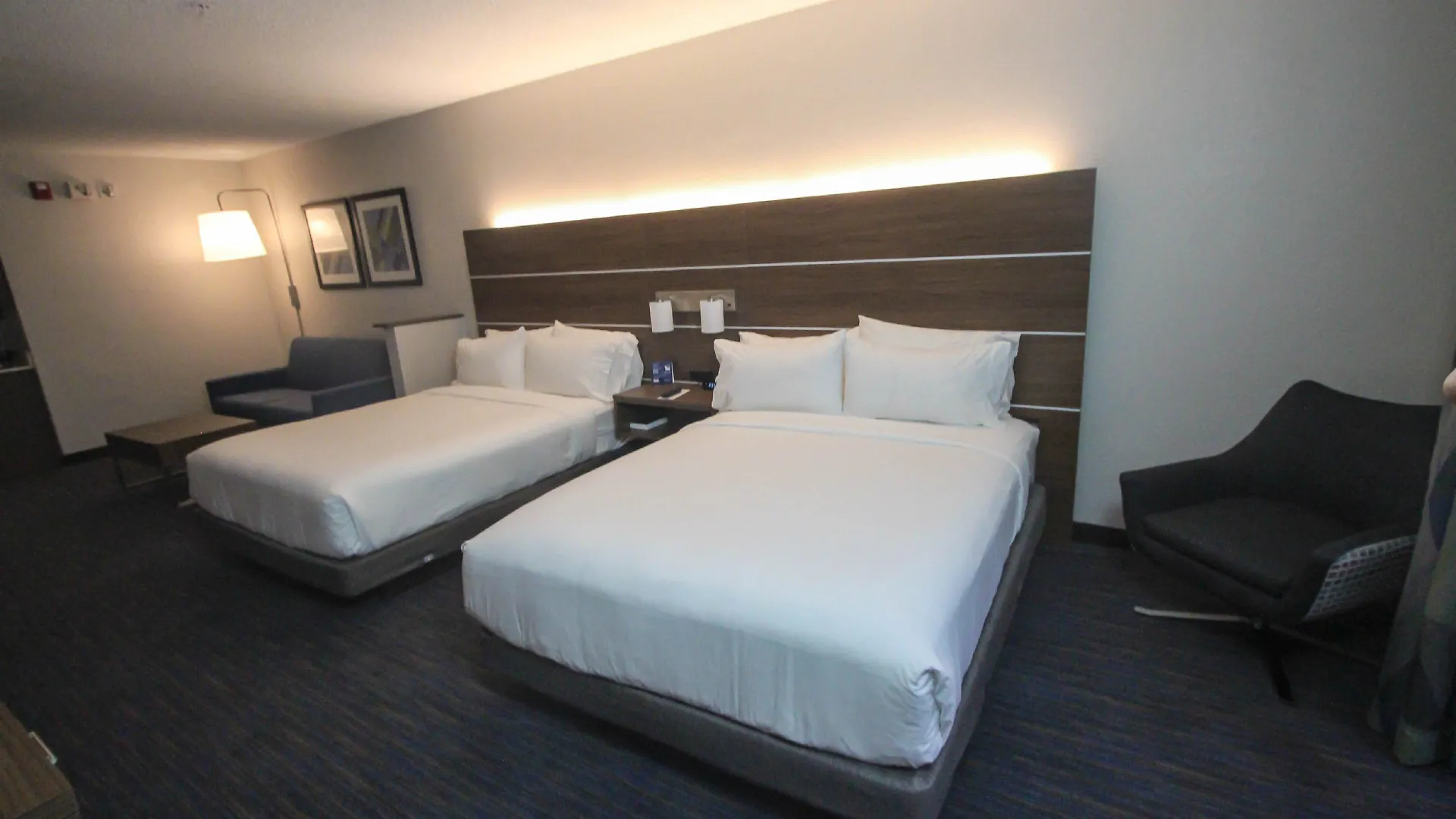 Express & Charleston - North By Ihg Otel 2*