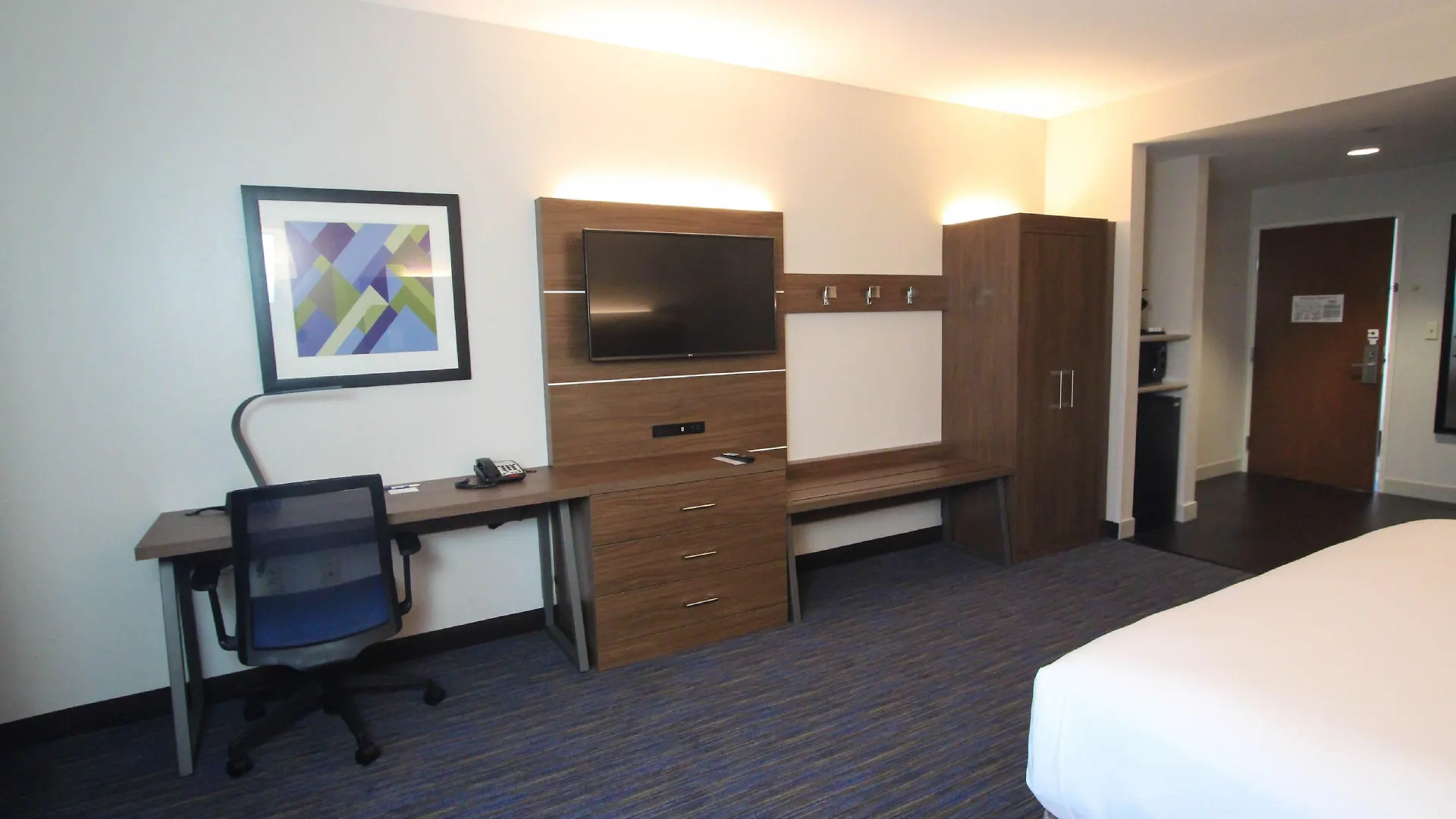 Express & Charleston - North By Ihg 2*