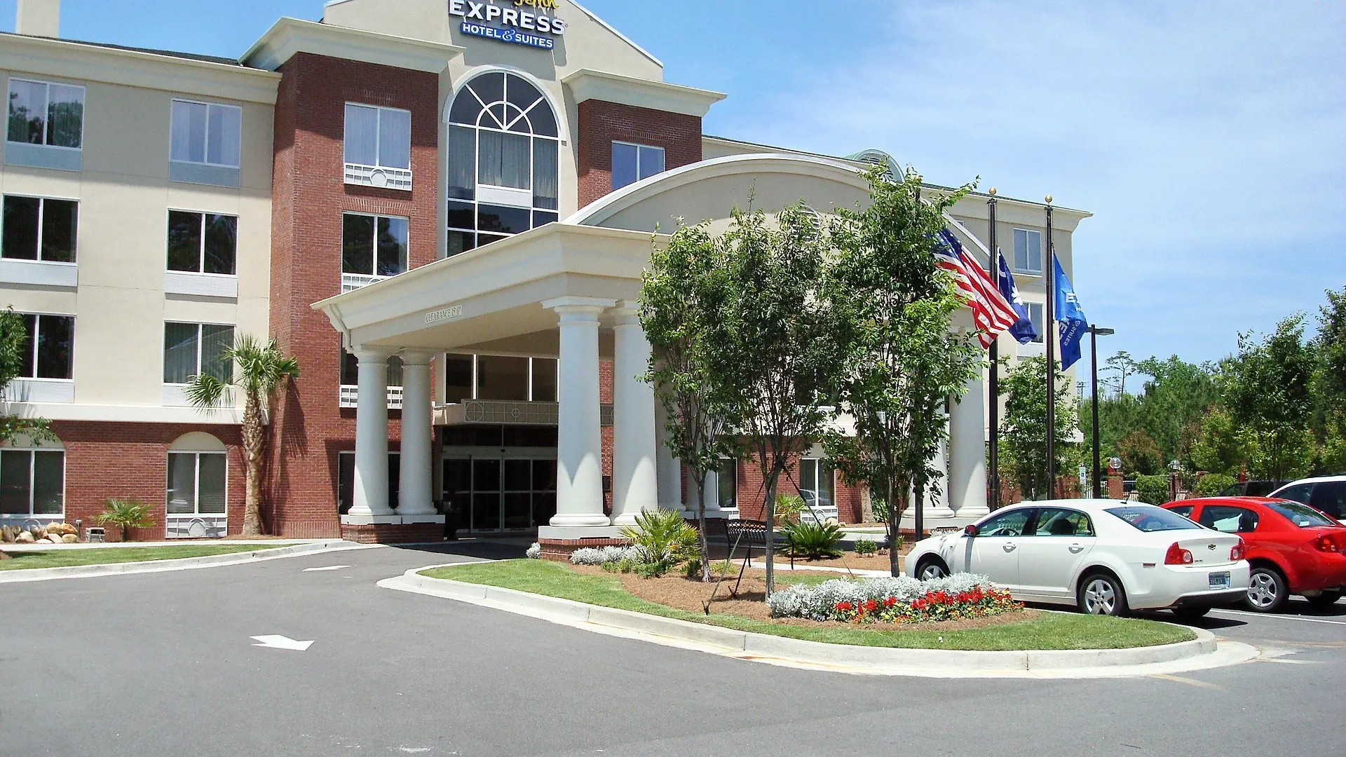 Express & Charleston - North By Ihg Otel 2*