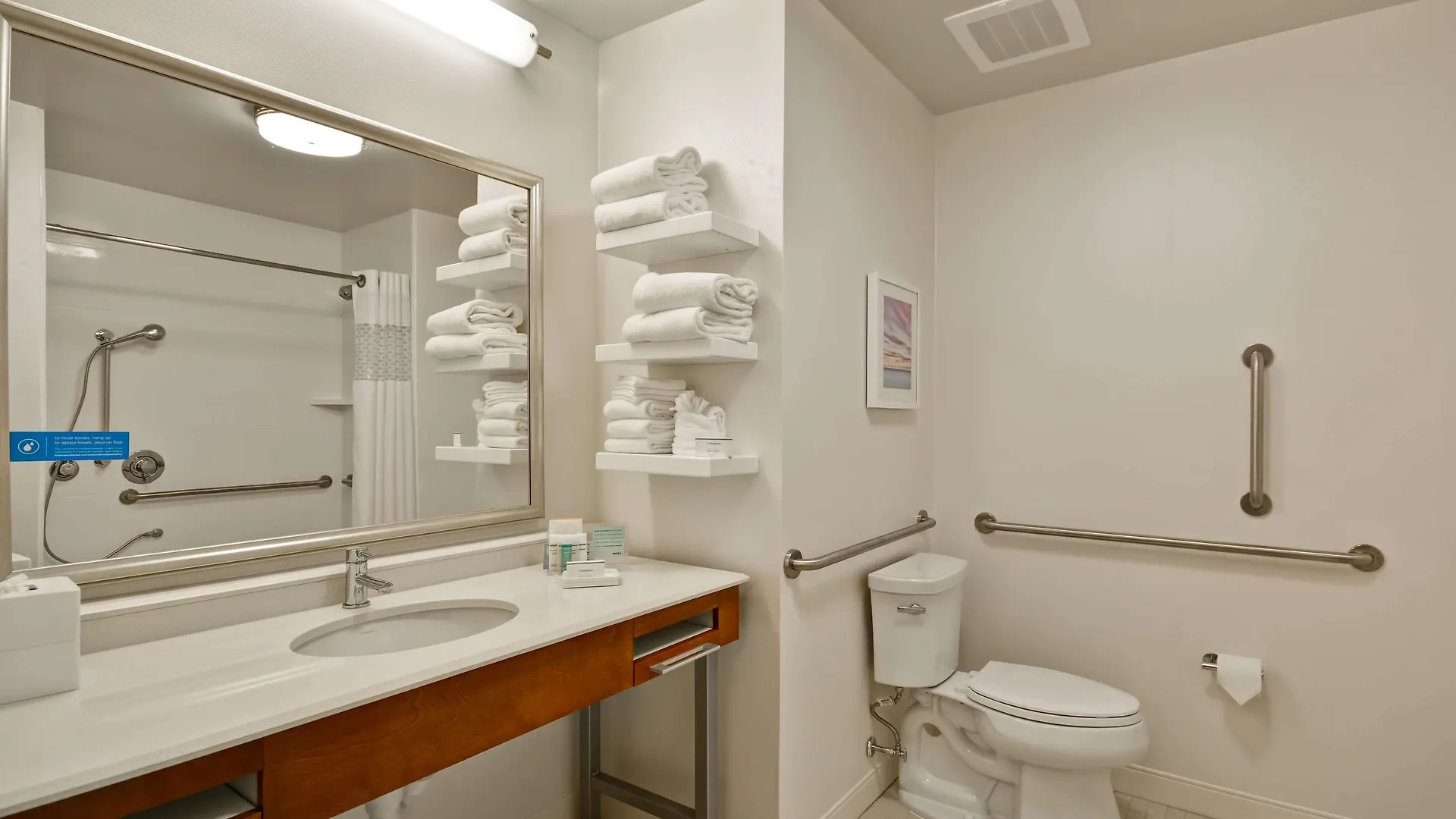 Hampton & Charleston Airport Hotel