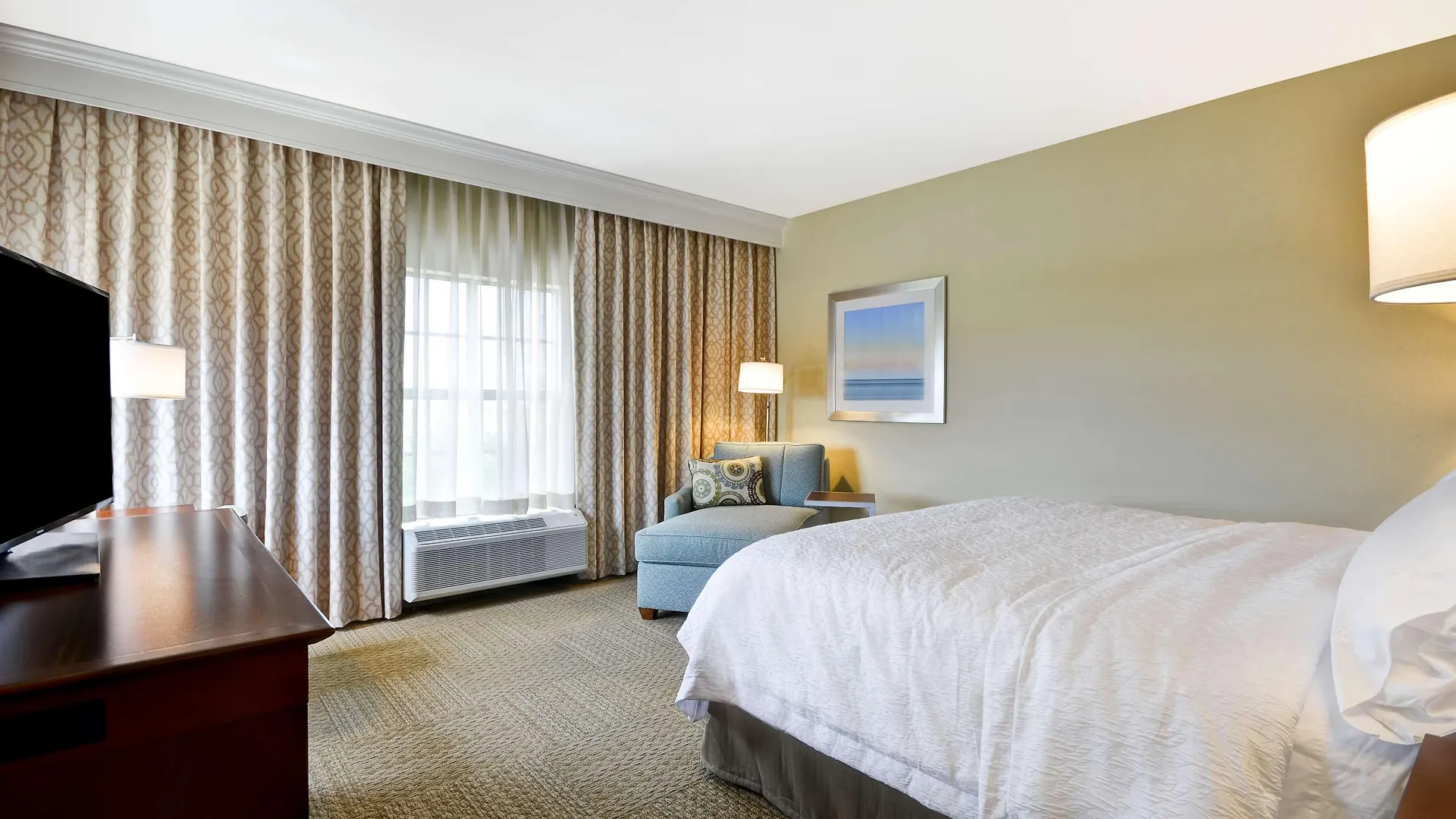 Hampton & Charleston Airport Hotel 3*