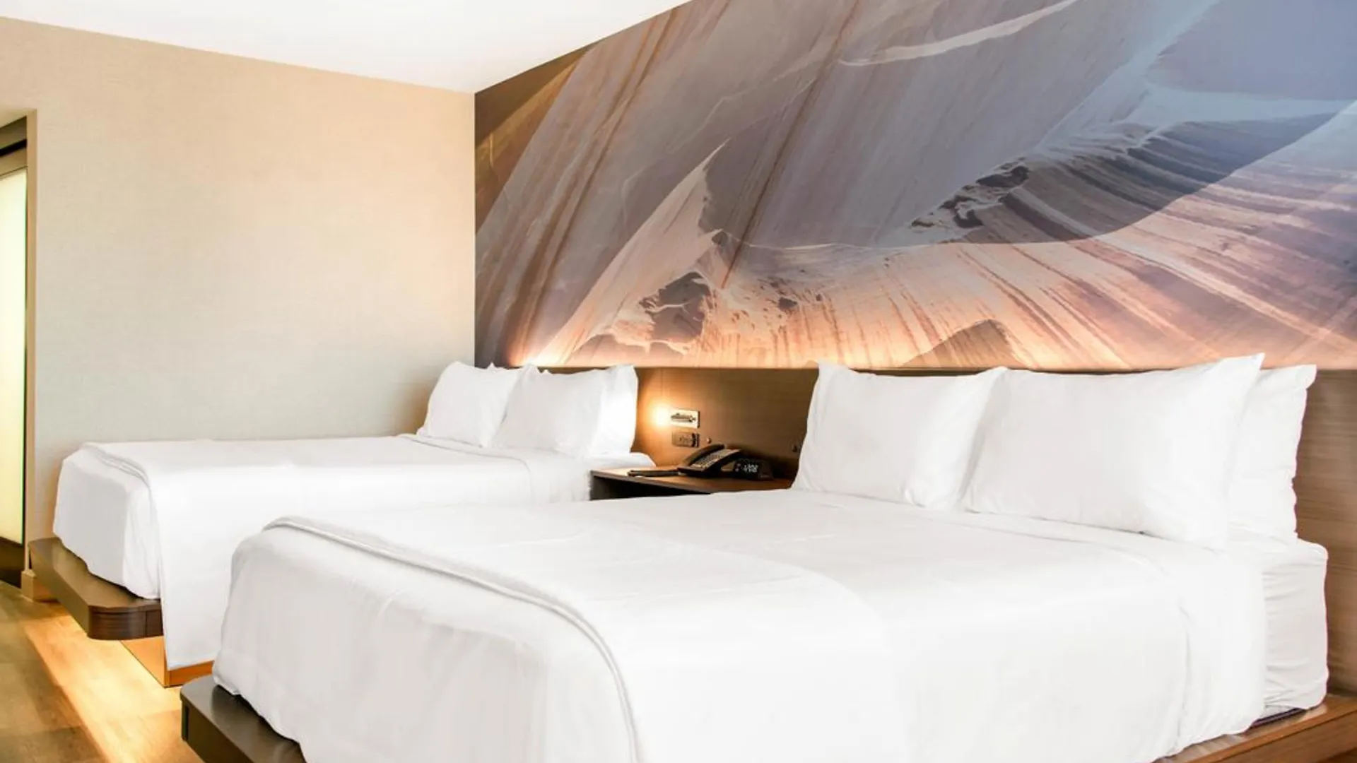 Hotel Cambria Riverview 3*