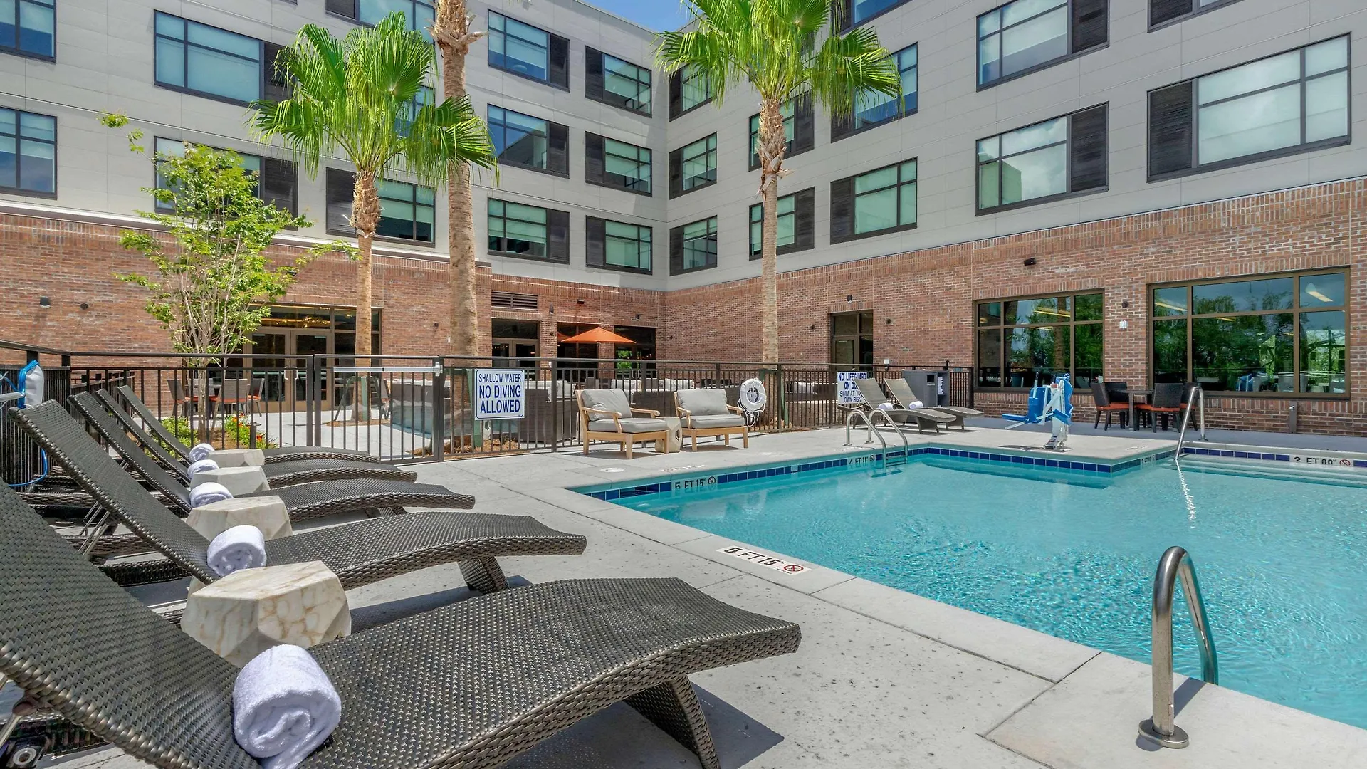 Hotel Cambria Riverview Charleston