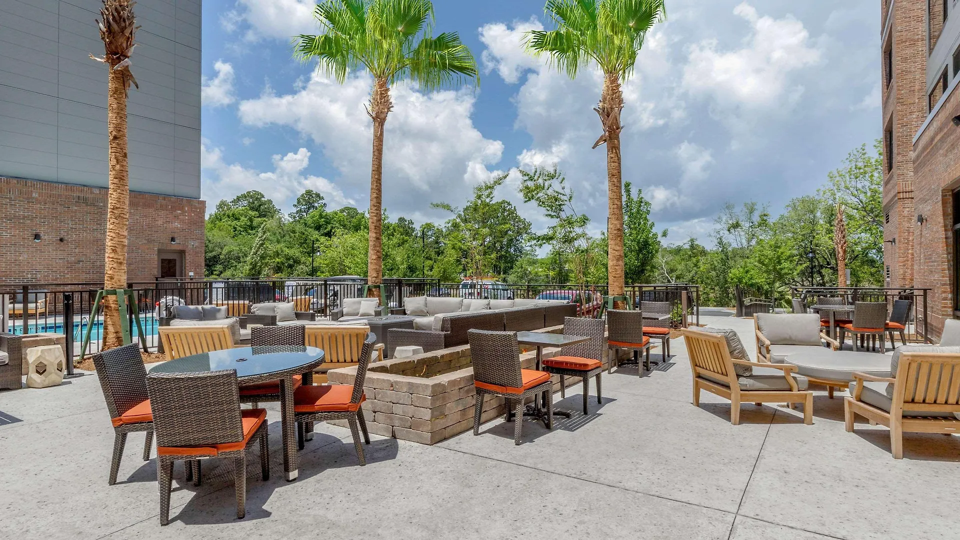 Cambria Riverview Hotel 3*