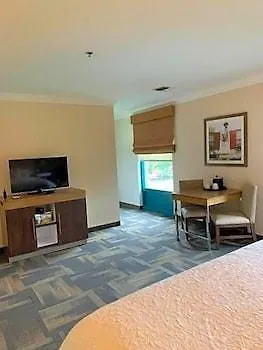 Hampton Charleston North Hotel