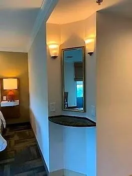 Hampton Charleston North Hotel