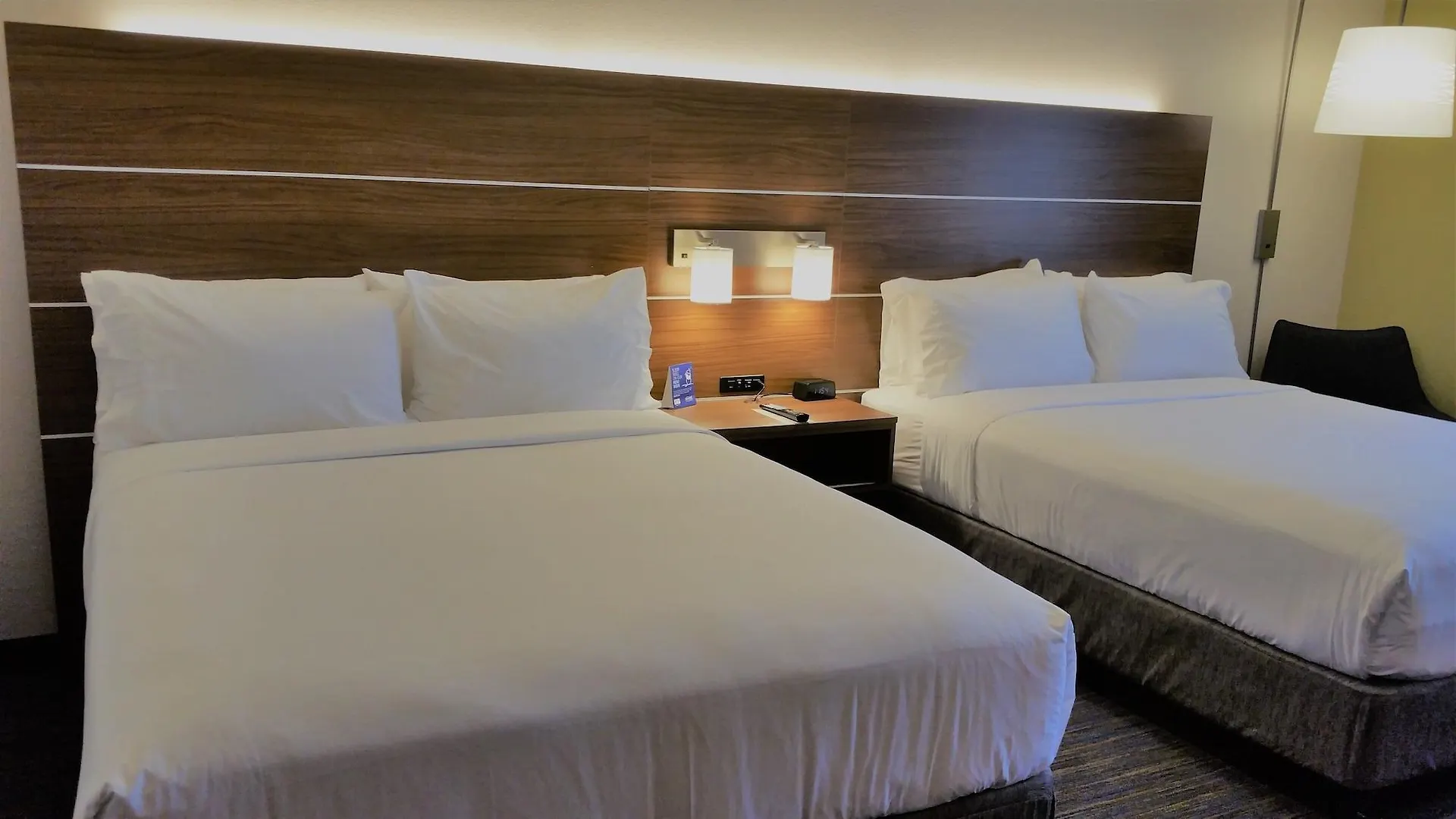 Otel Express & Charleston - North By Ihg 2*
