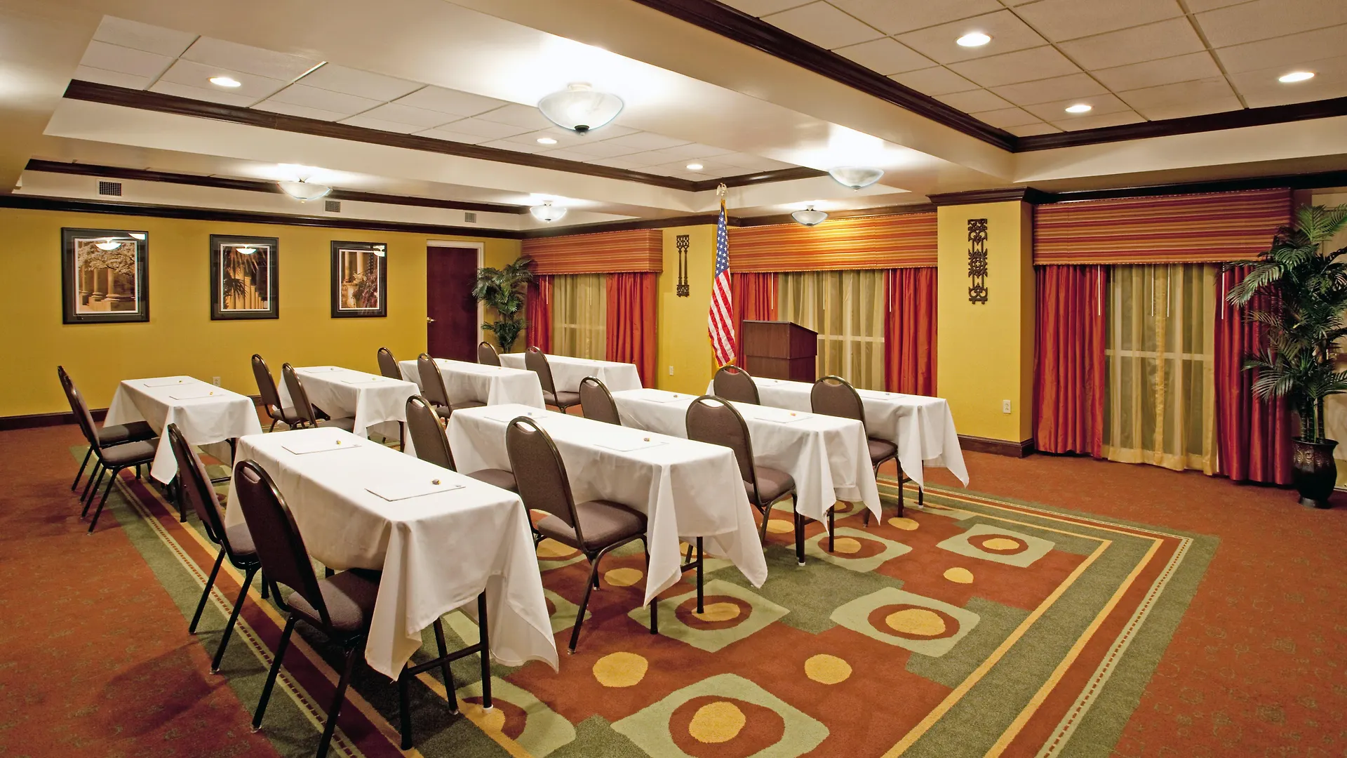 Hotel Express & Charleston-ashley Phosphate By Ihg 2*